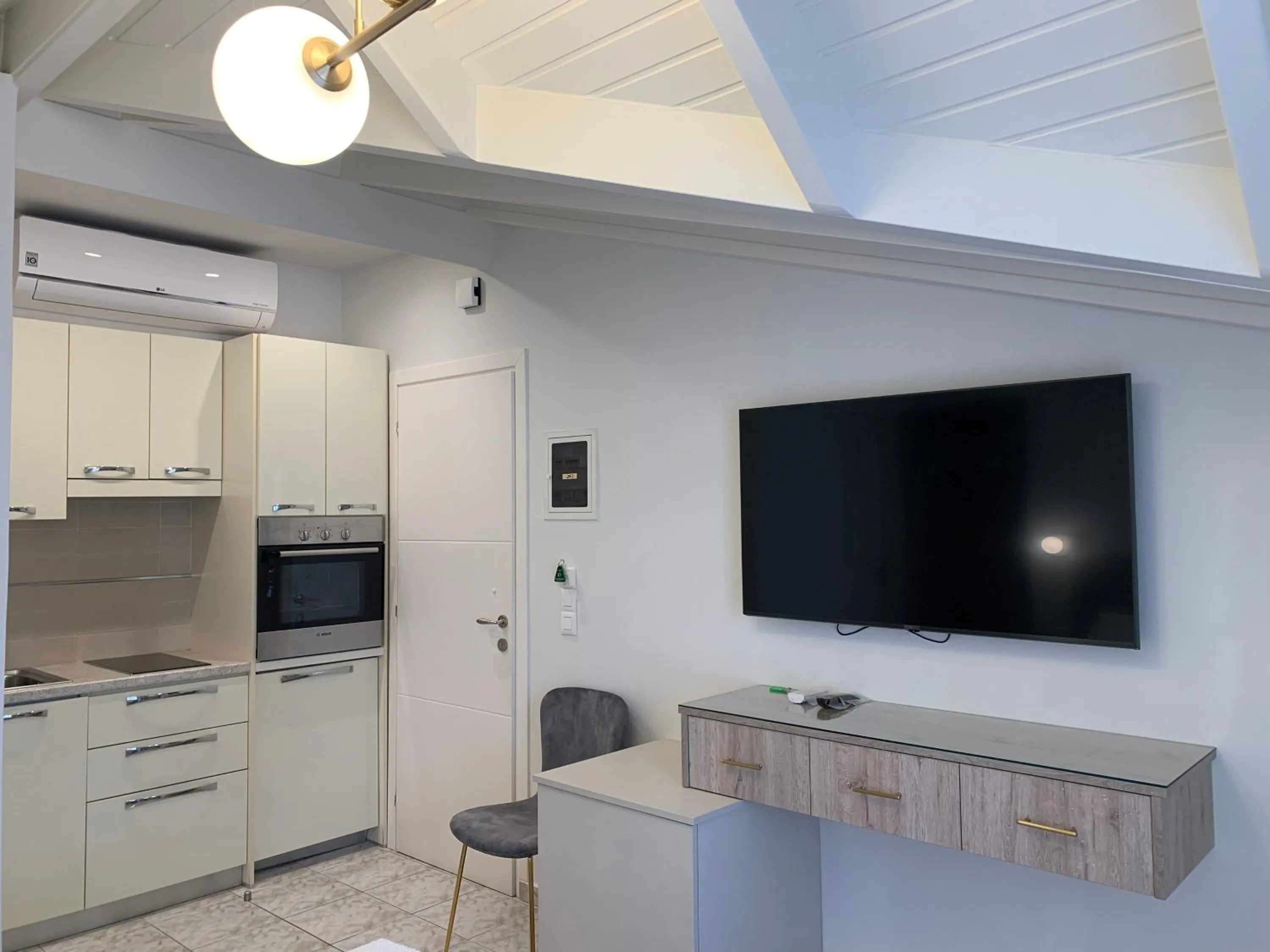 Kitchen or kitchenette in Rouchotas Apartments