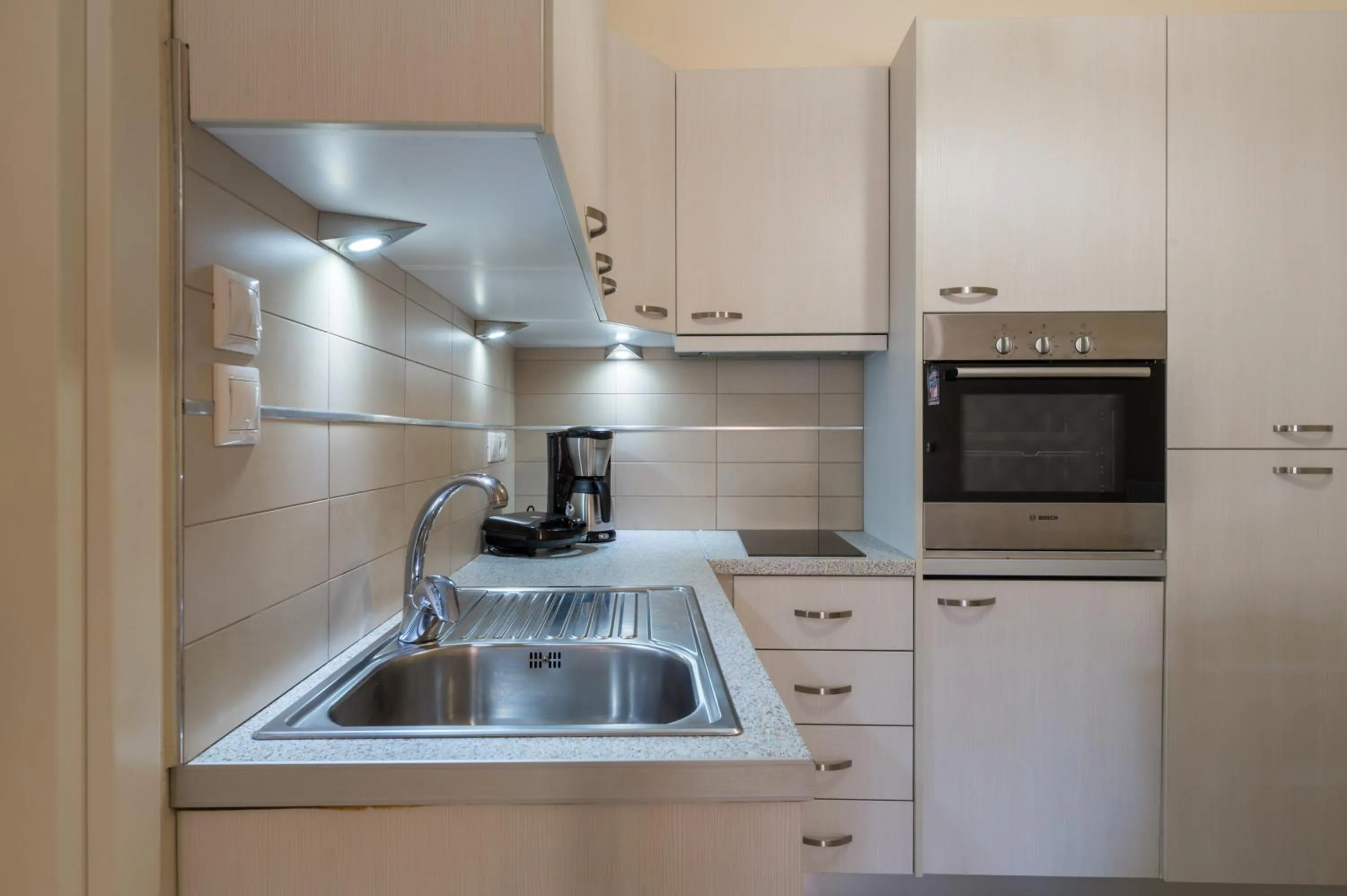 Coffee/tea facilities in Rouchotas Apartments