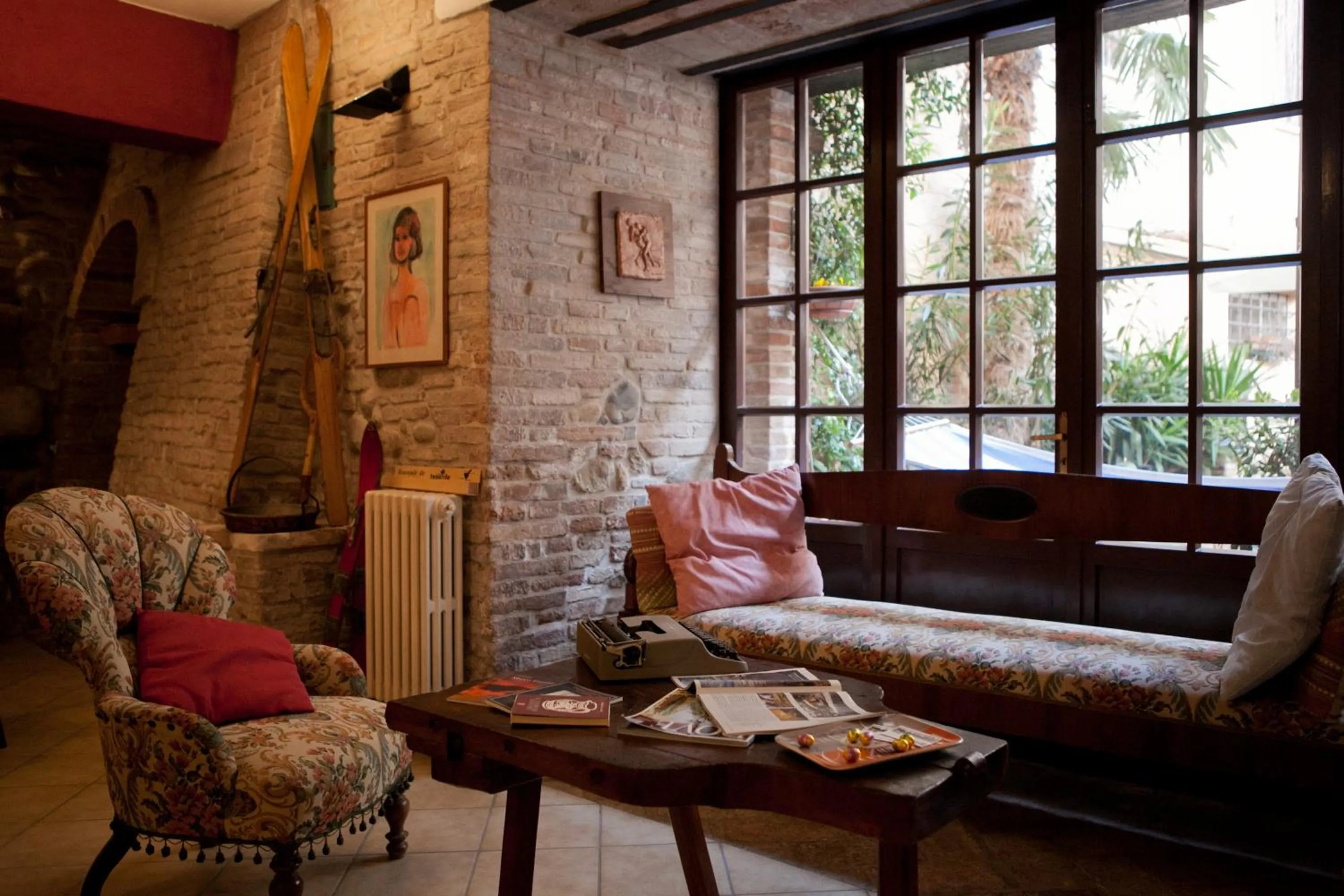 Communal lounge/ TV room in Relais B&B Corte Dei Turchi