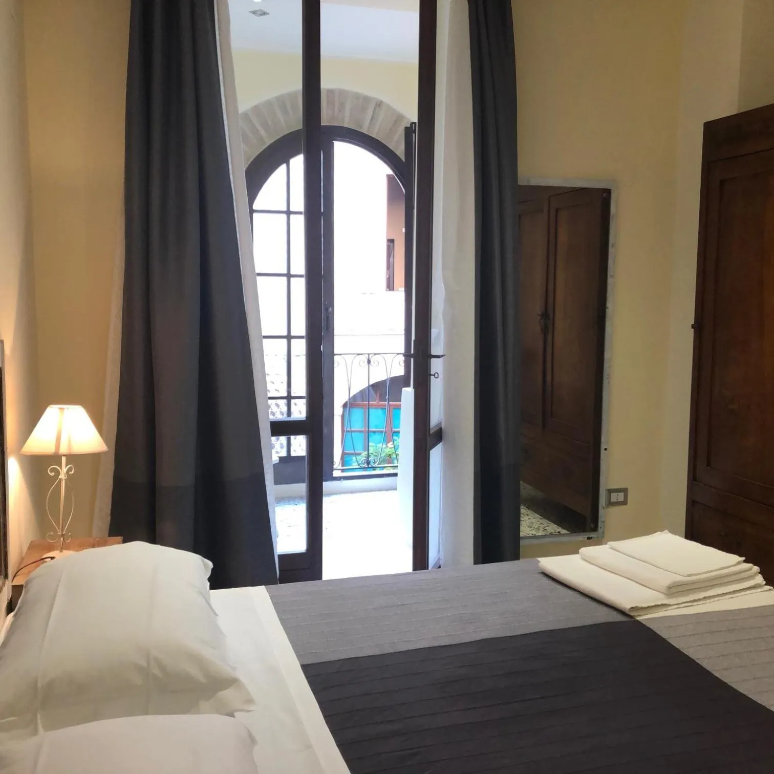 Balcony/Terrace, Bed in Relais B&B Corte Dei Turchi