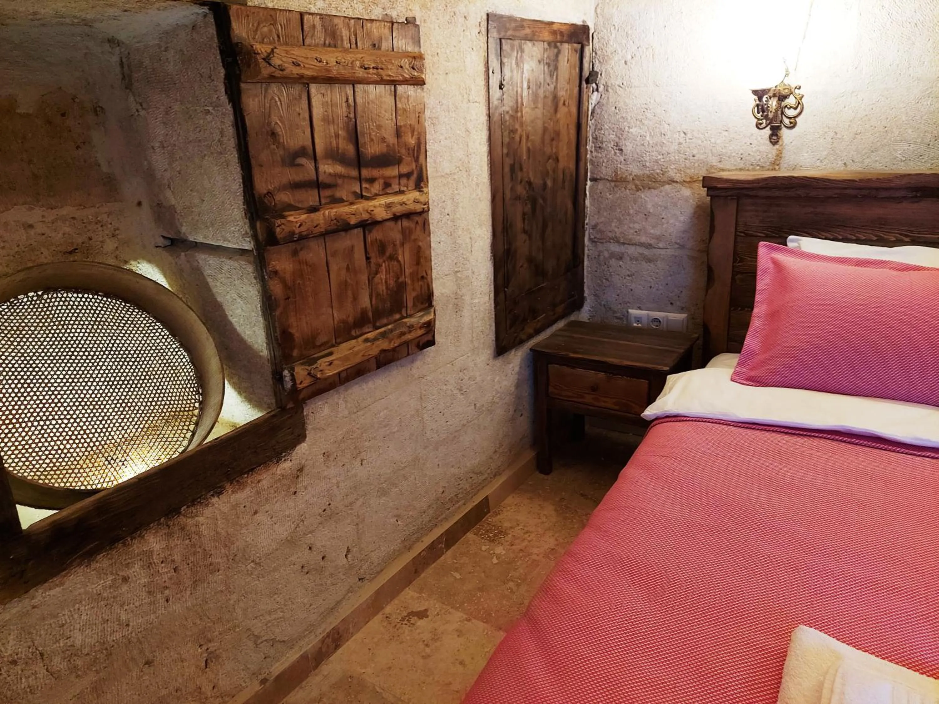Decorative detail, Bed in ARMEsos Cave Hotel