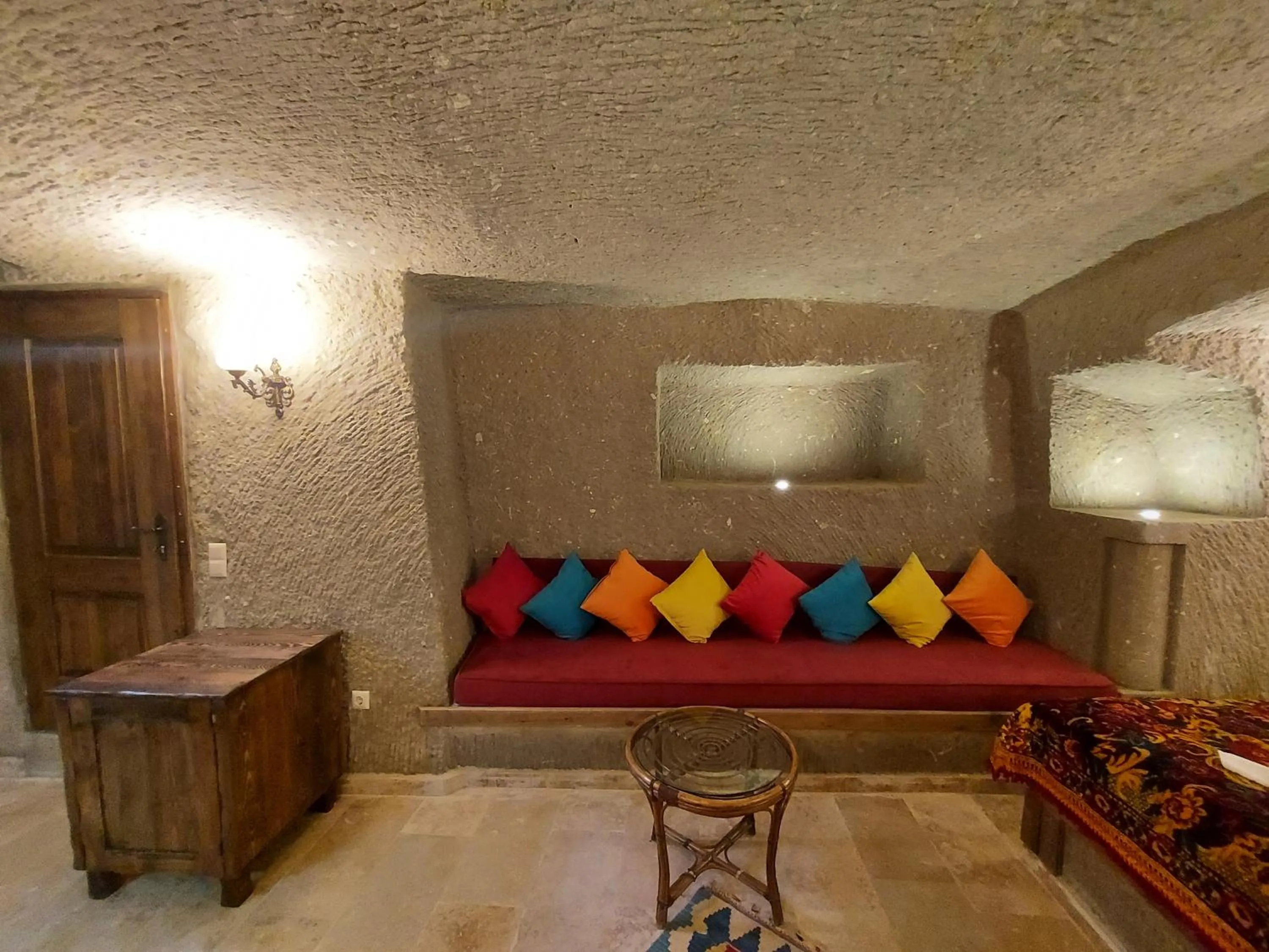Seating area in ARMEsos Cave Hotel