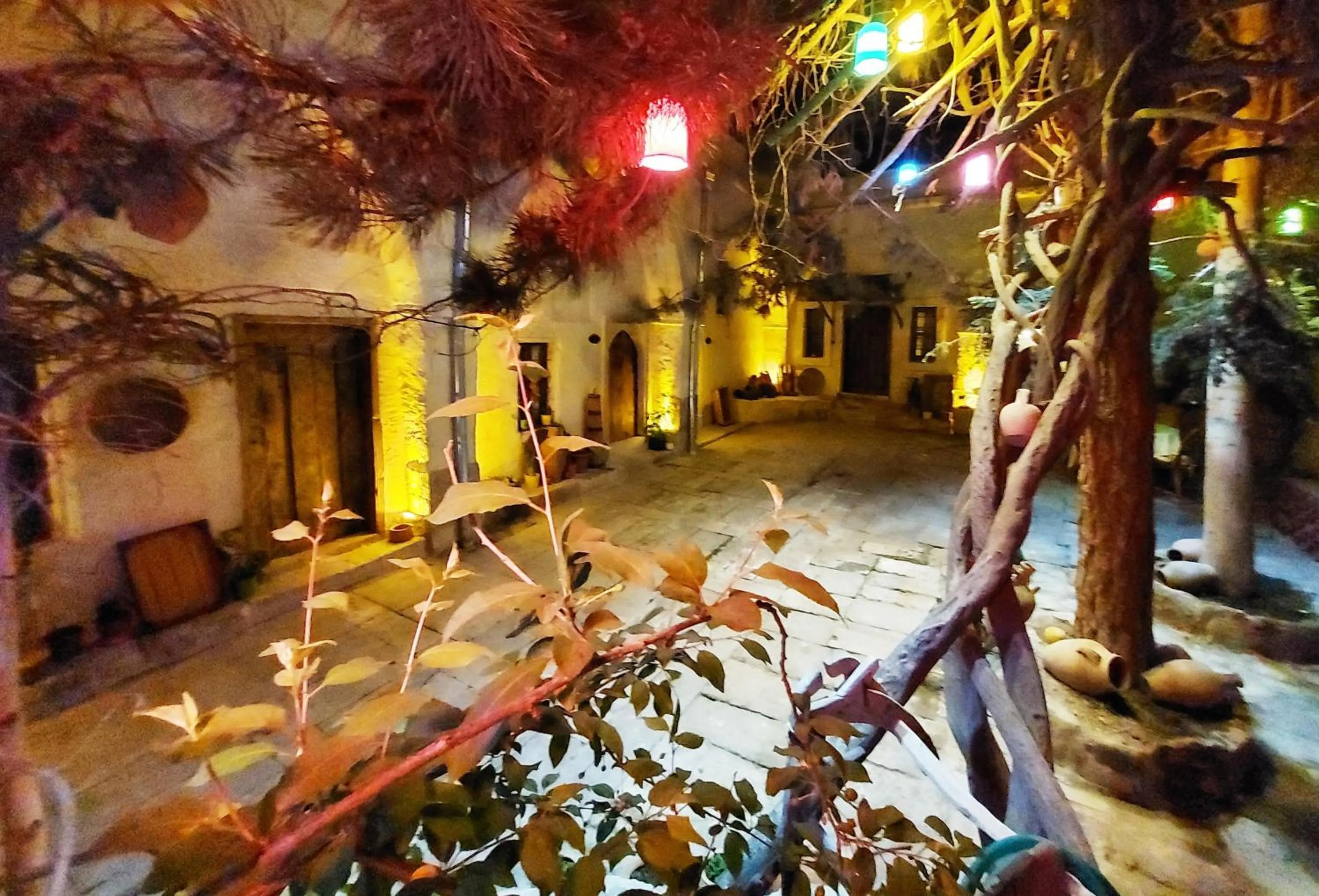 Patio in ARMEsos Cave Hotel