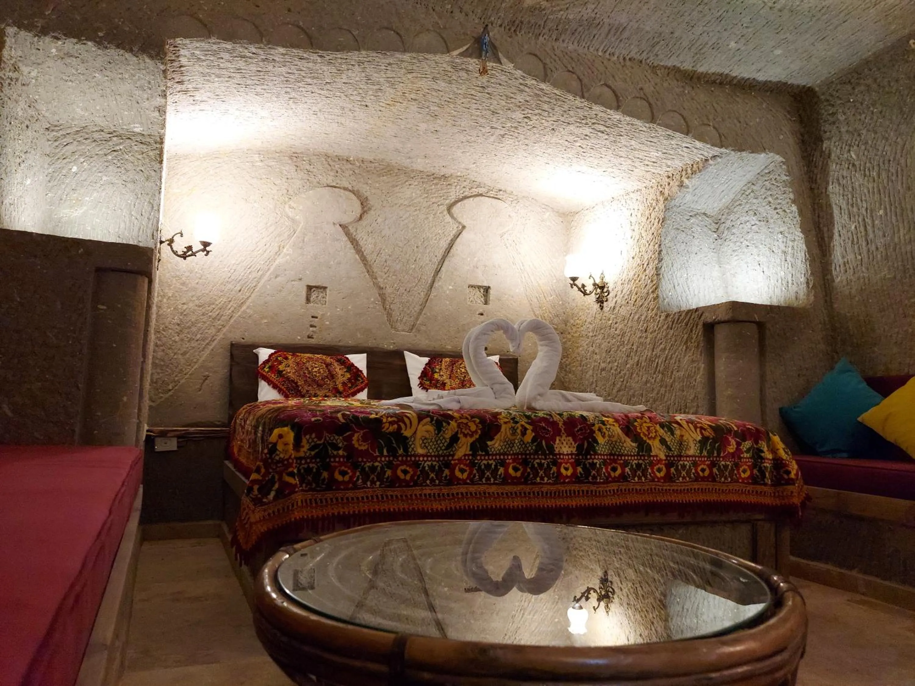Bed in ARMEsos Cave Hotel