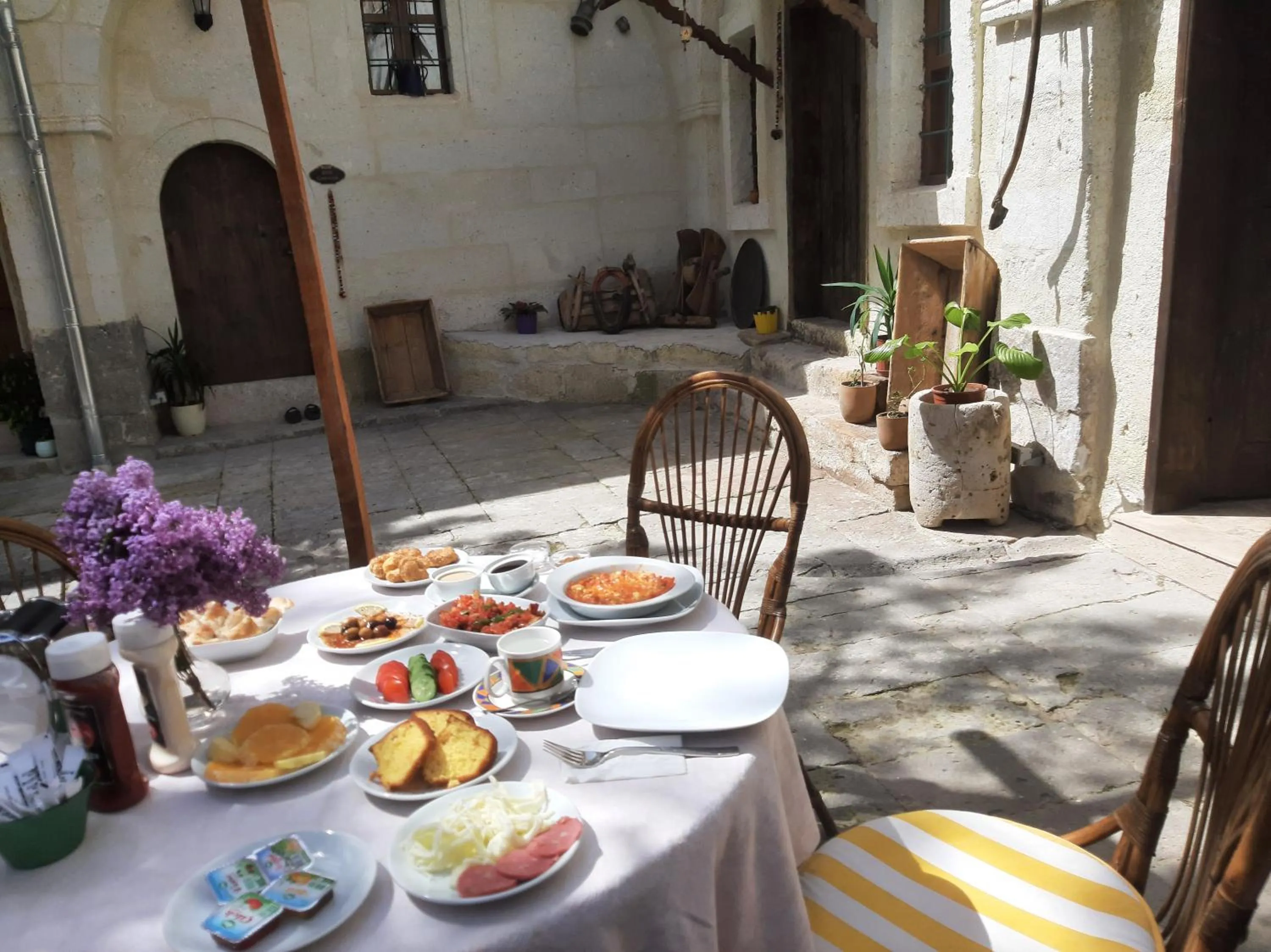 Breakfast in ARMEsos Cave Hotel