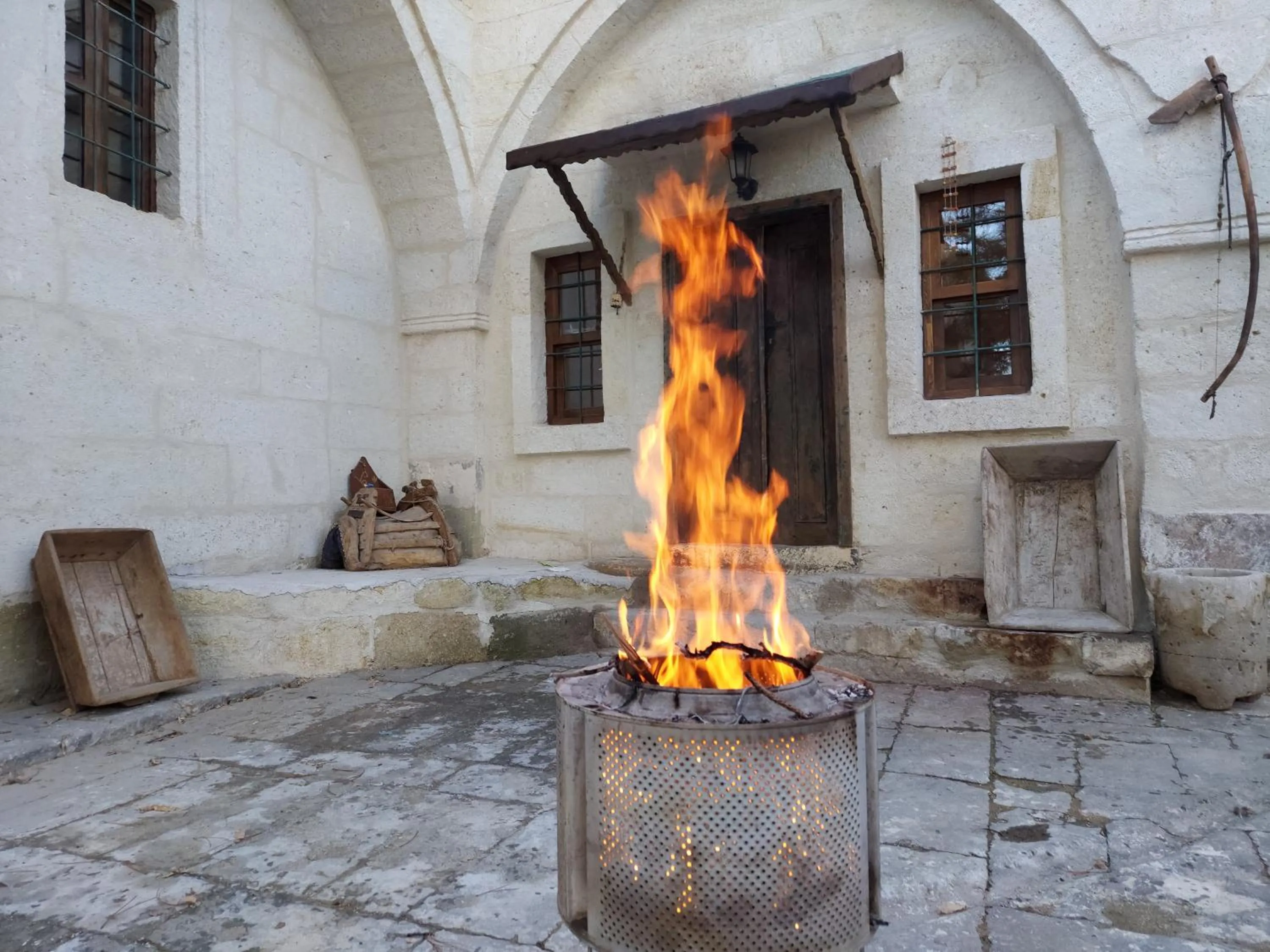 Facade/entrance in ARMEsos Cave Hotel