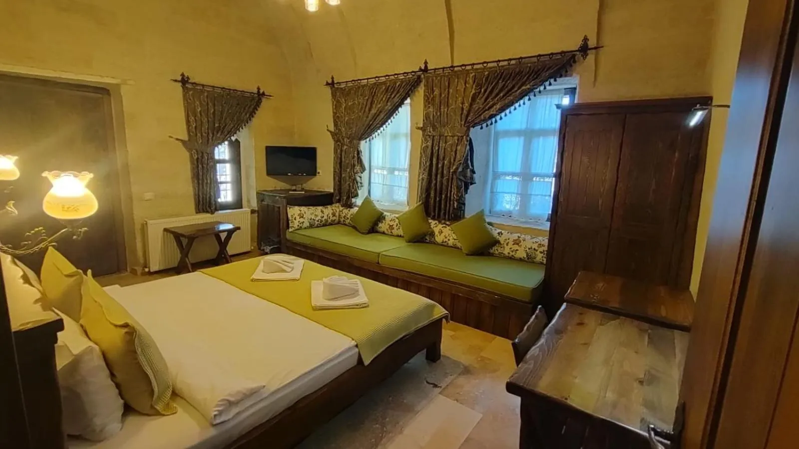 Bed in ARMEsos Cave Hotel