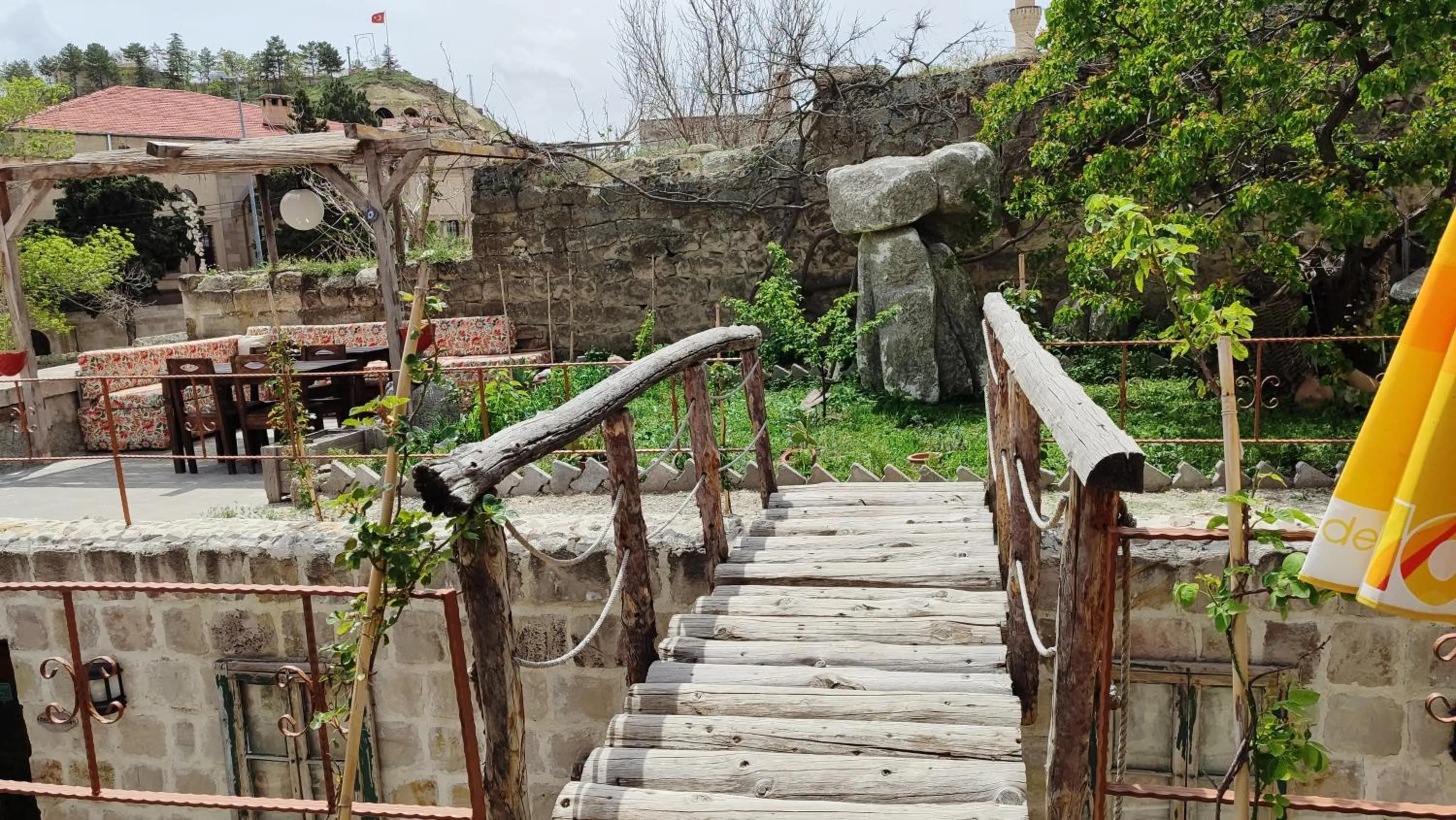 Garden in ARMEsos Cave Hotel