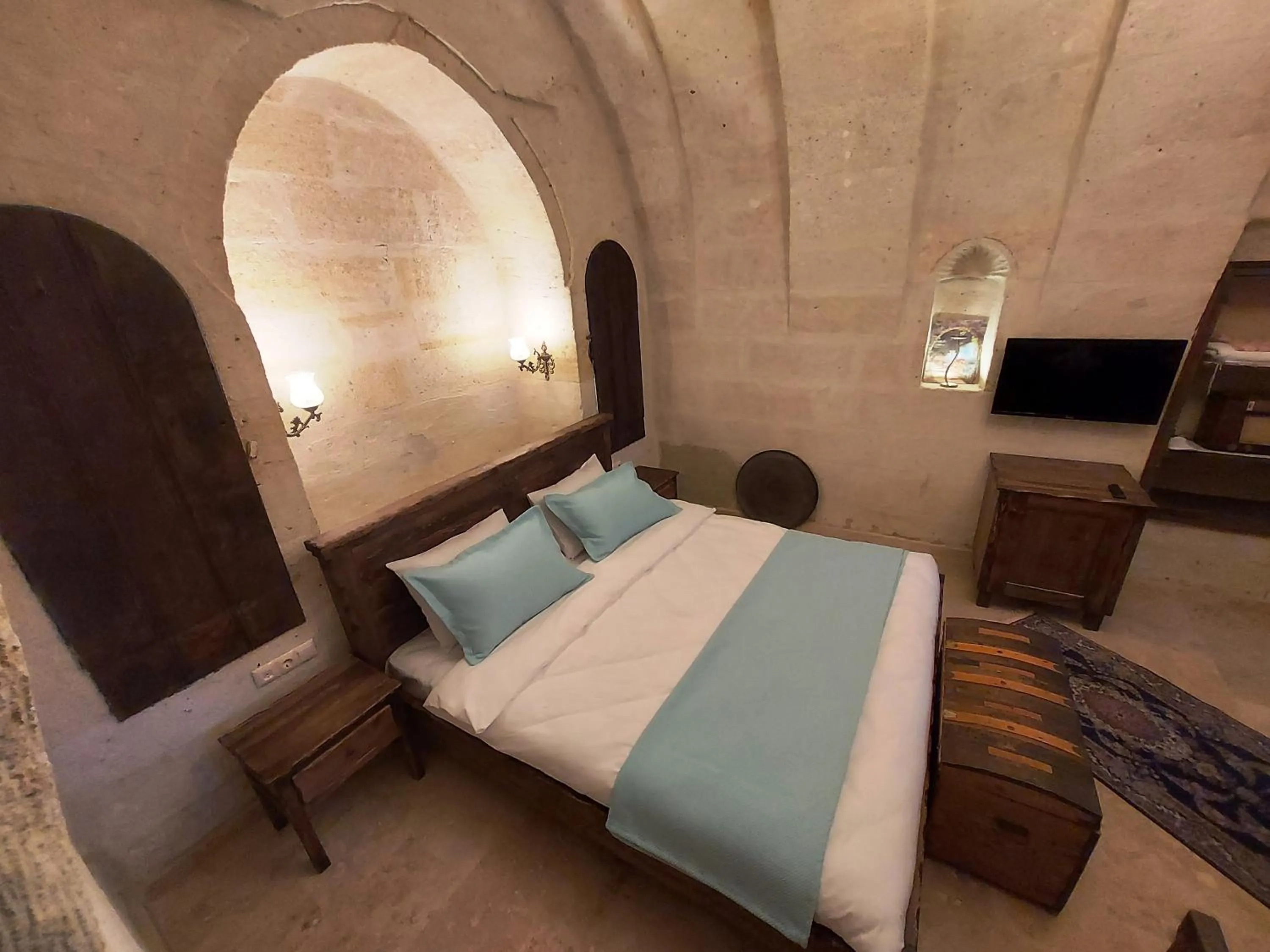 Bed in ARMEsos Cave Hotel