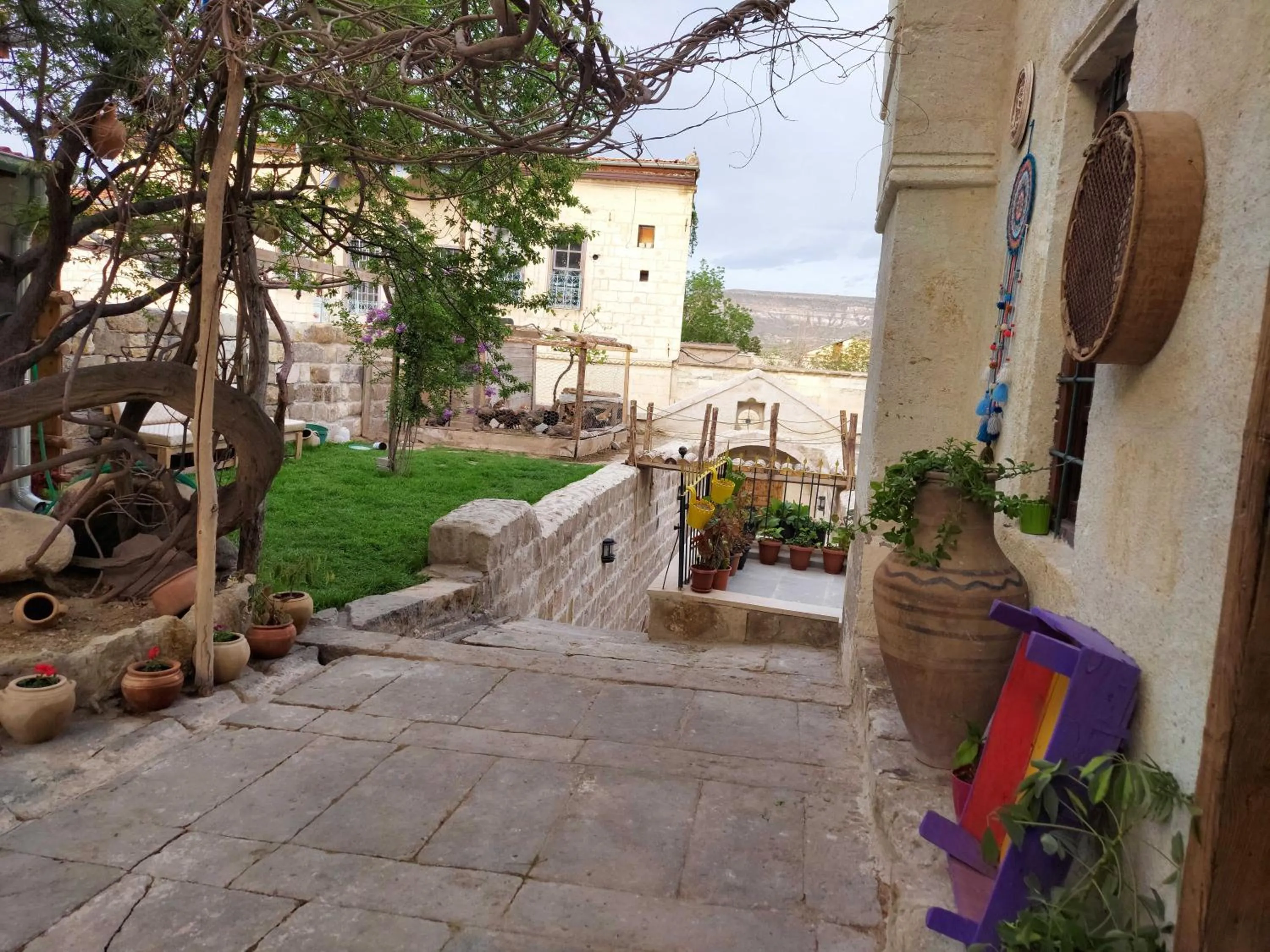 Patio in ARMEsos Cave Hotel