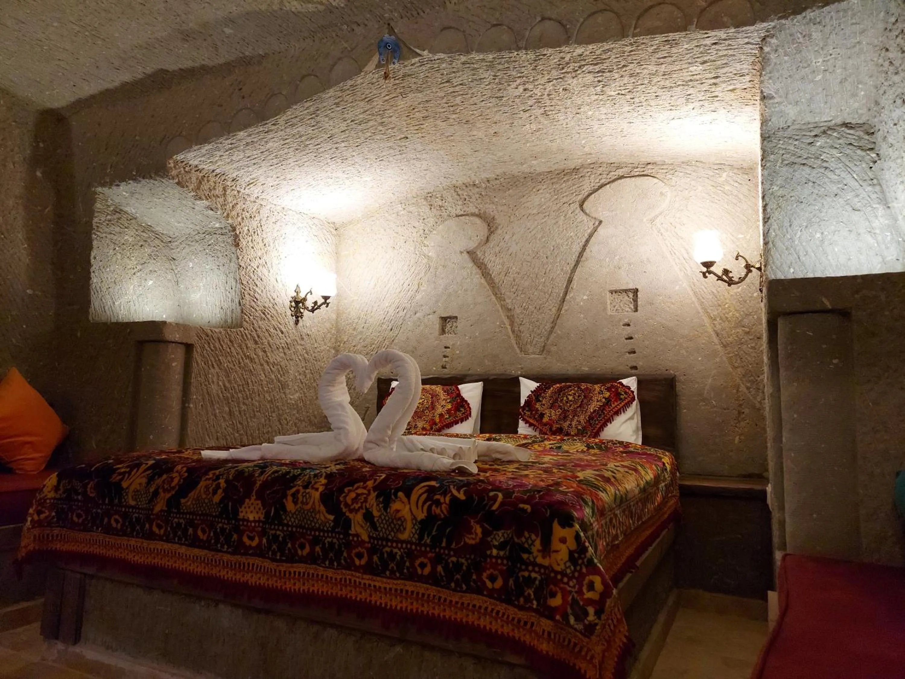 Bed in ARMEsos Cave Hotel