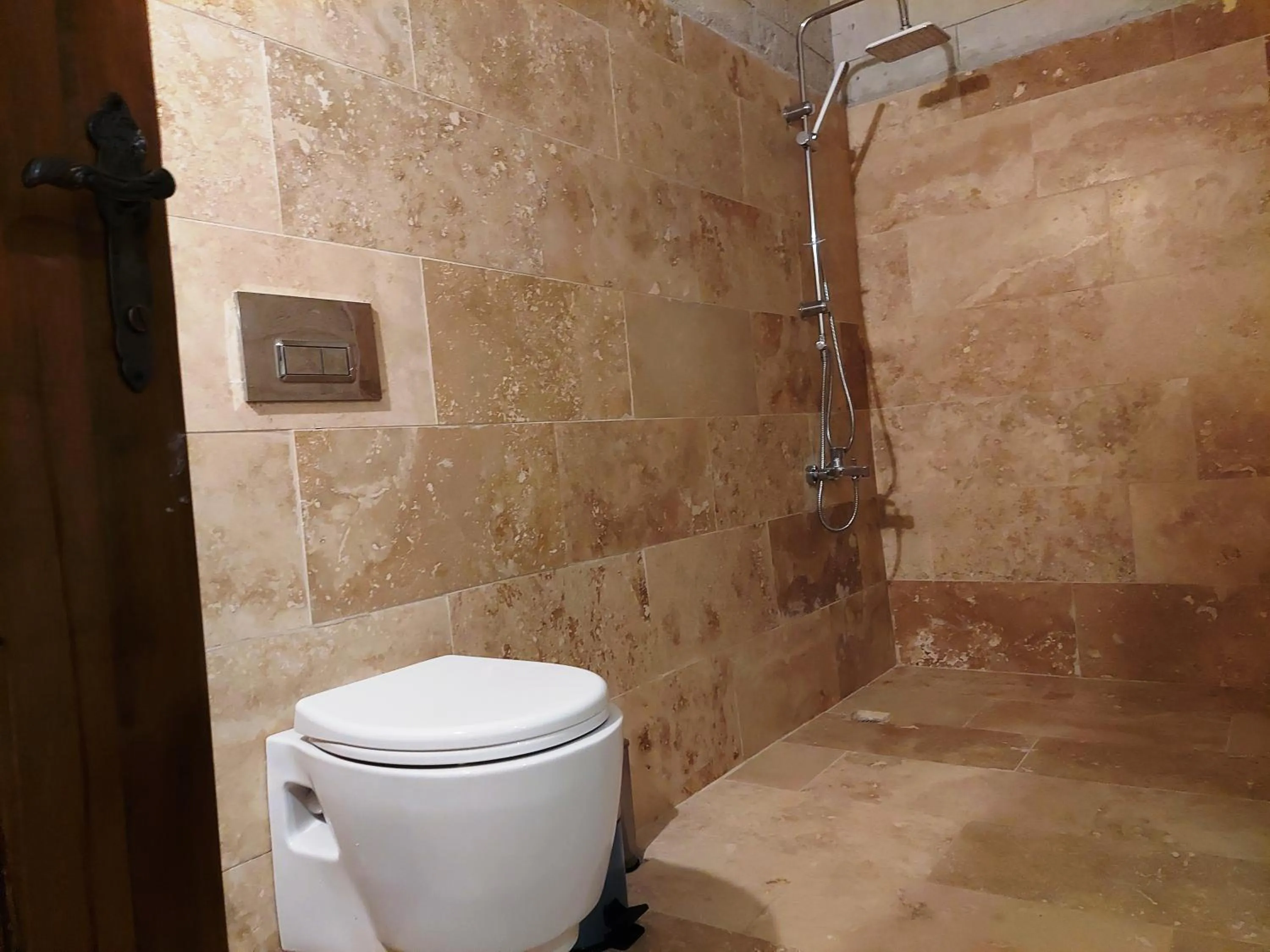 Toilet in ARMEsos Cave Hotel