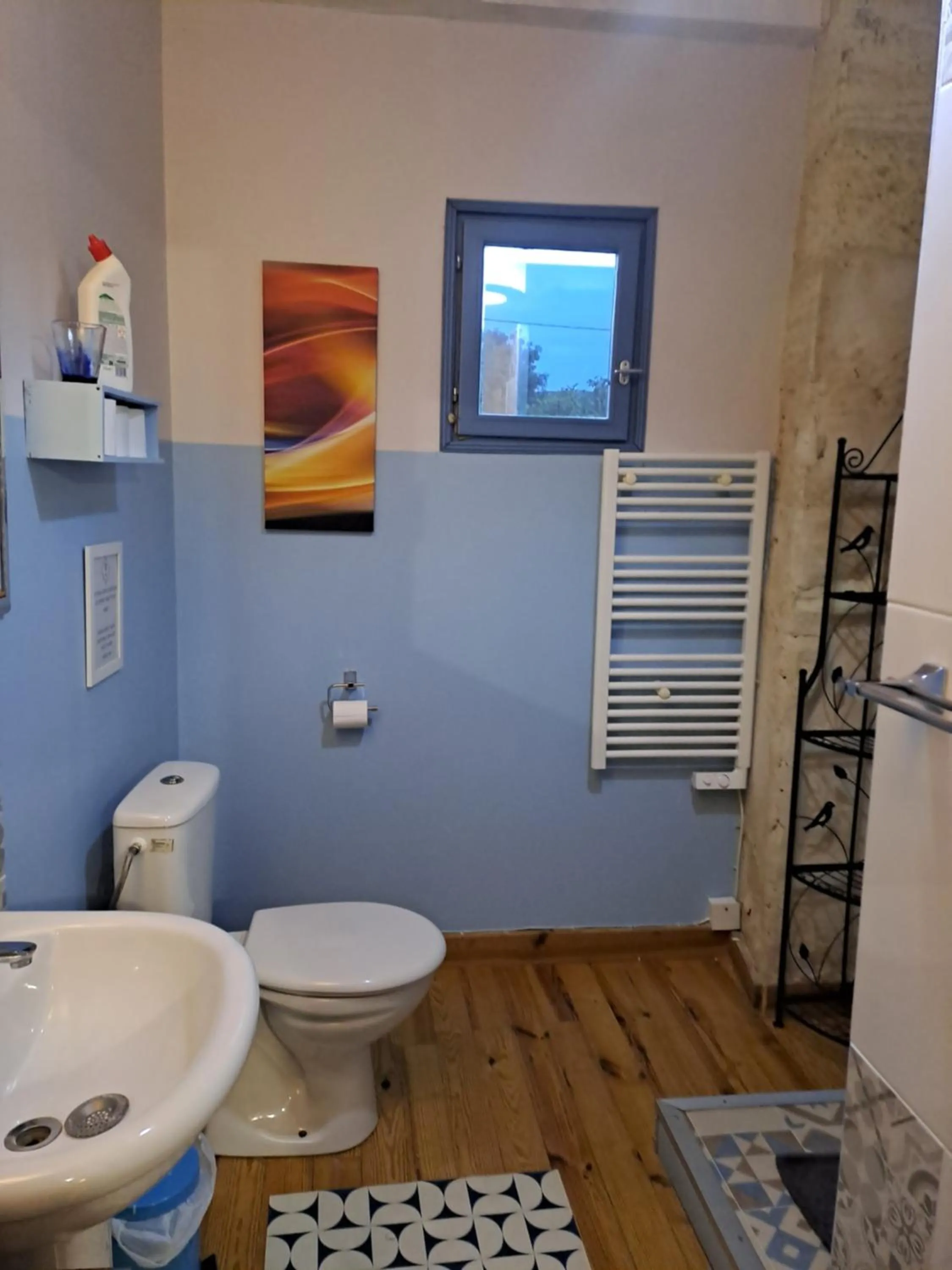 Bathroom in La Cadournaise