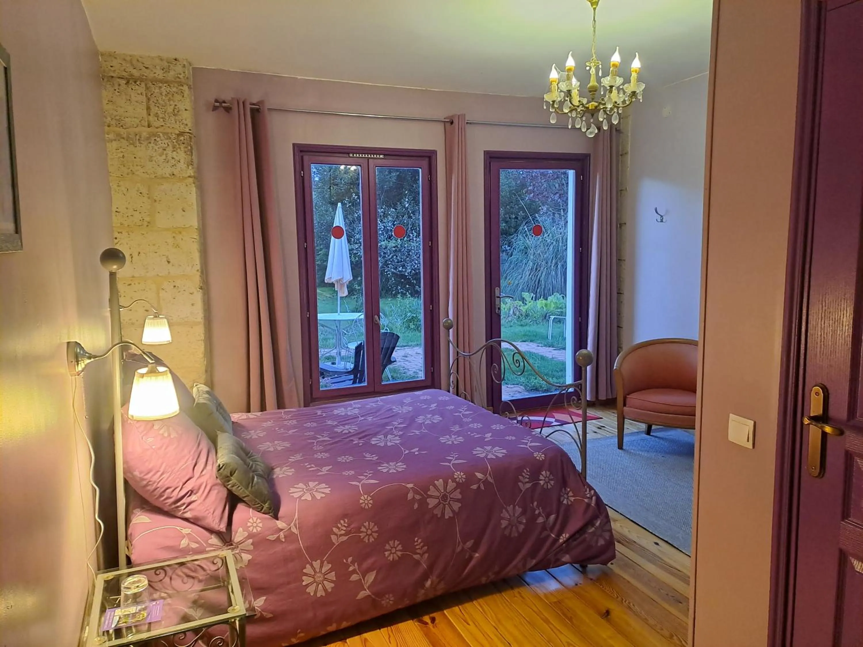 Bedroom, Bed in La Cadournaise