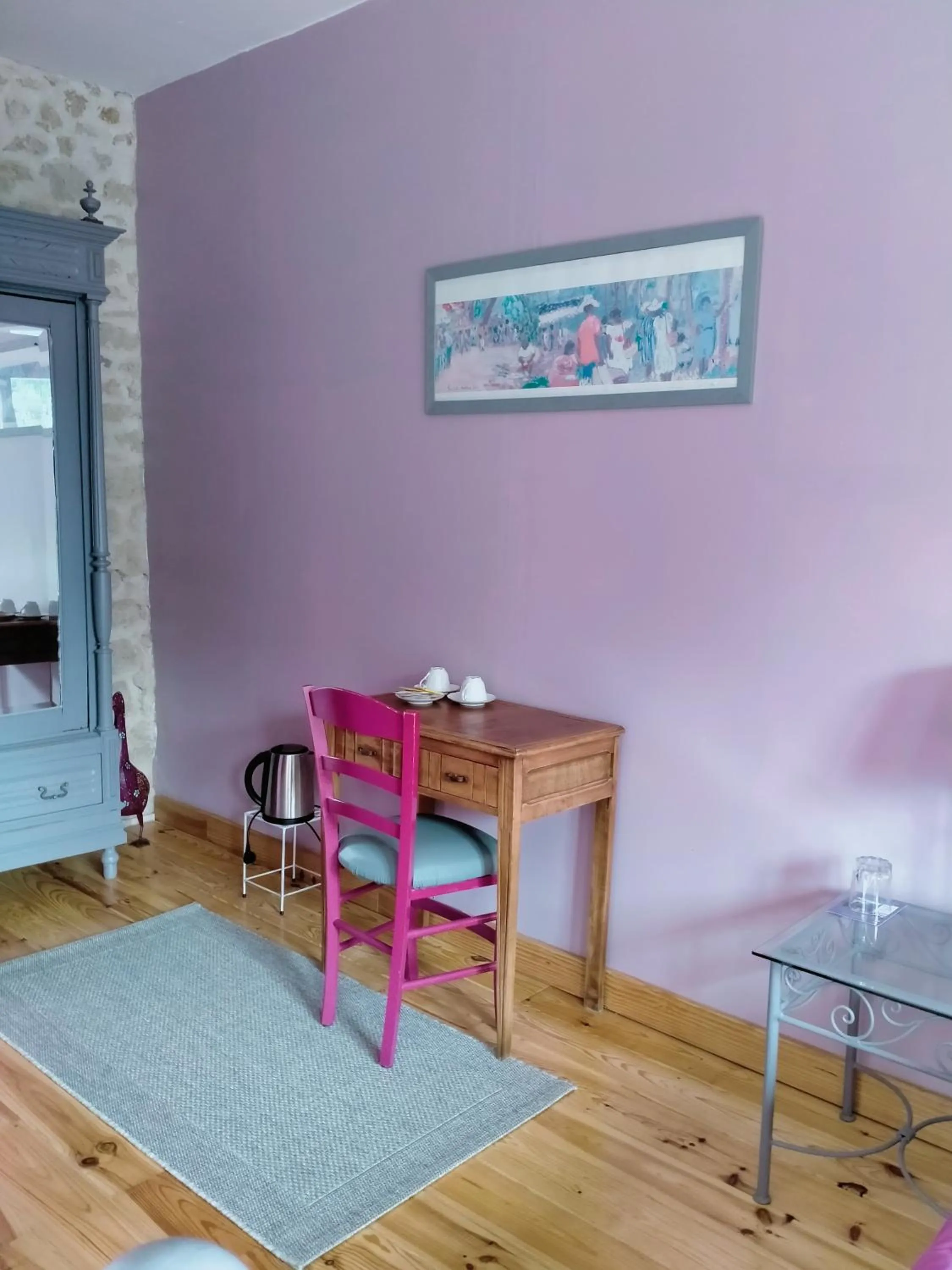 Seating area in La Cadournaise