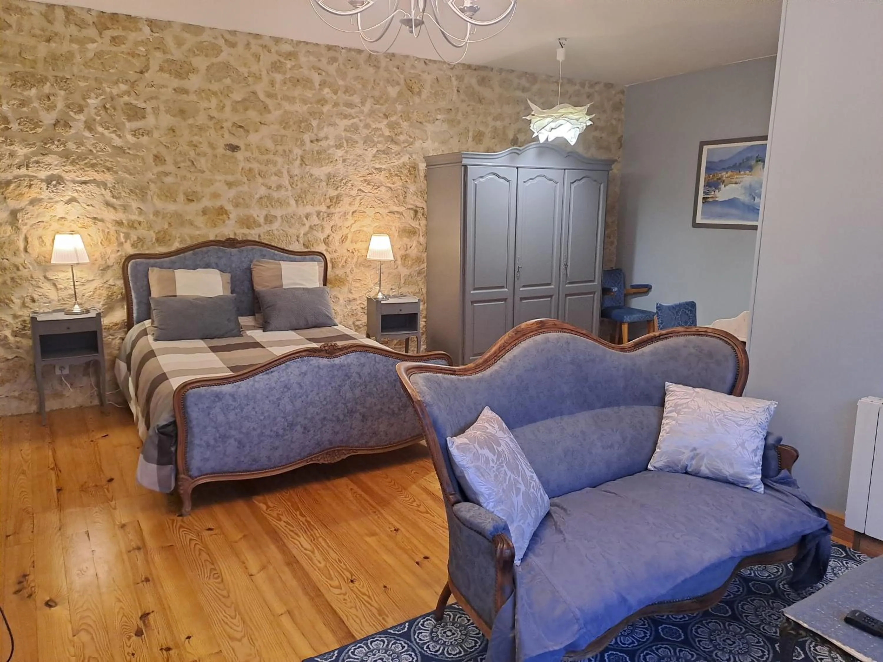 Bedroom, Bed in La Cadournaise