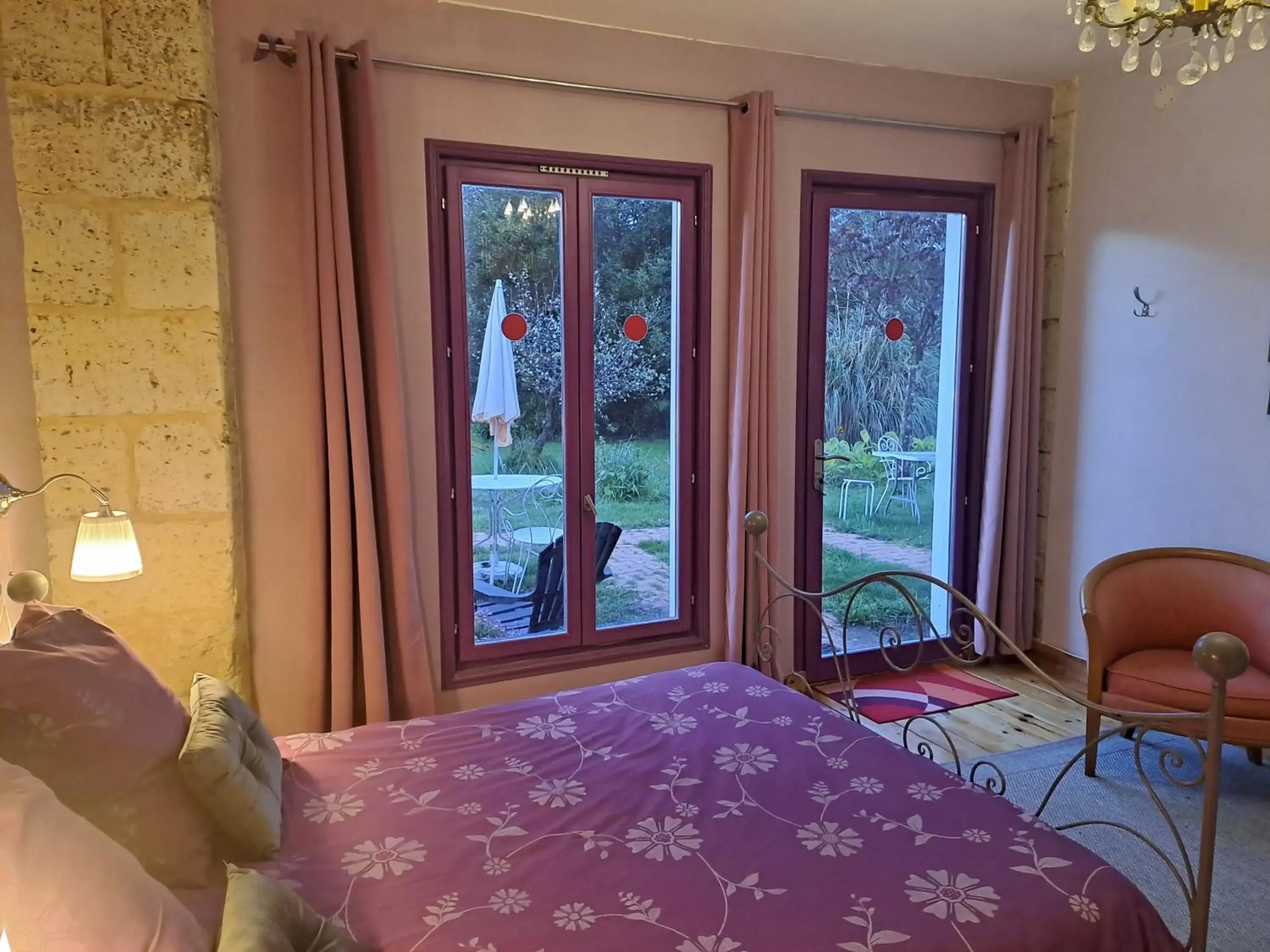 Superior Double Room in La Cadournaise Superior Double Room in La Cadournaise