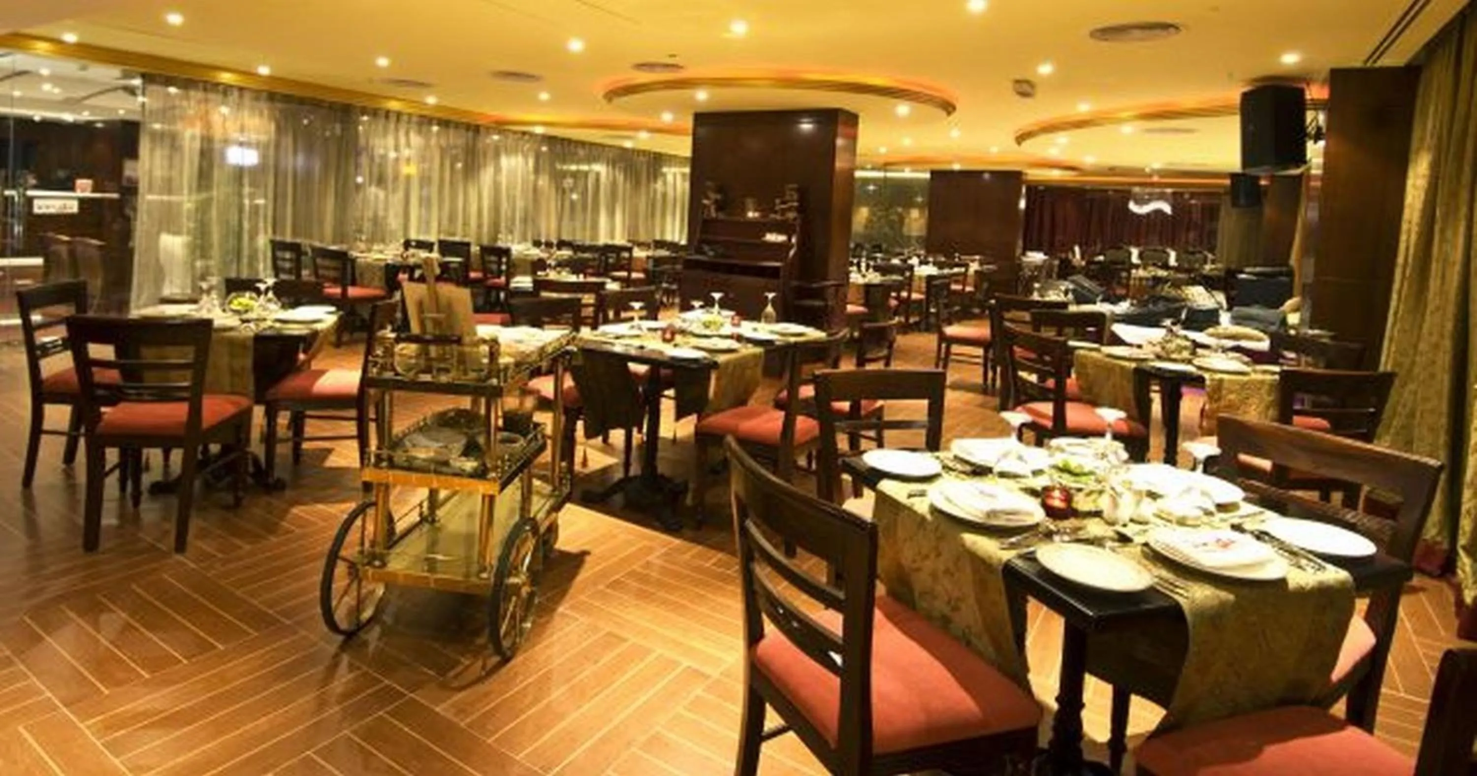 Restaurant/places to eat in Ramee Royal Hotel