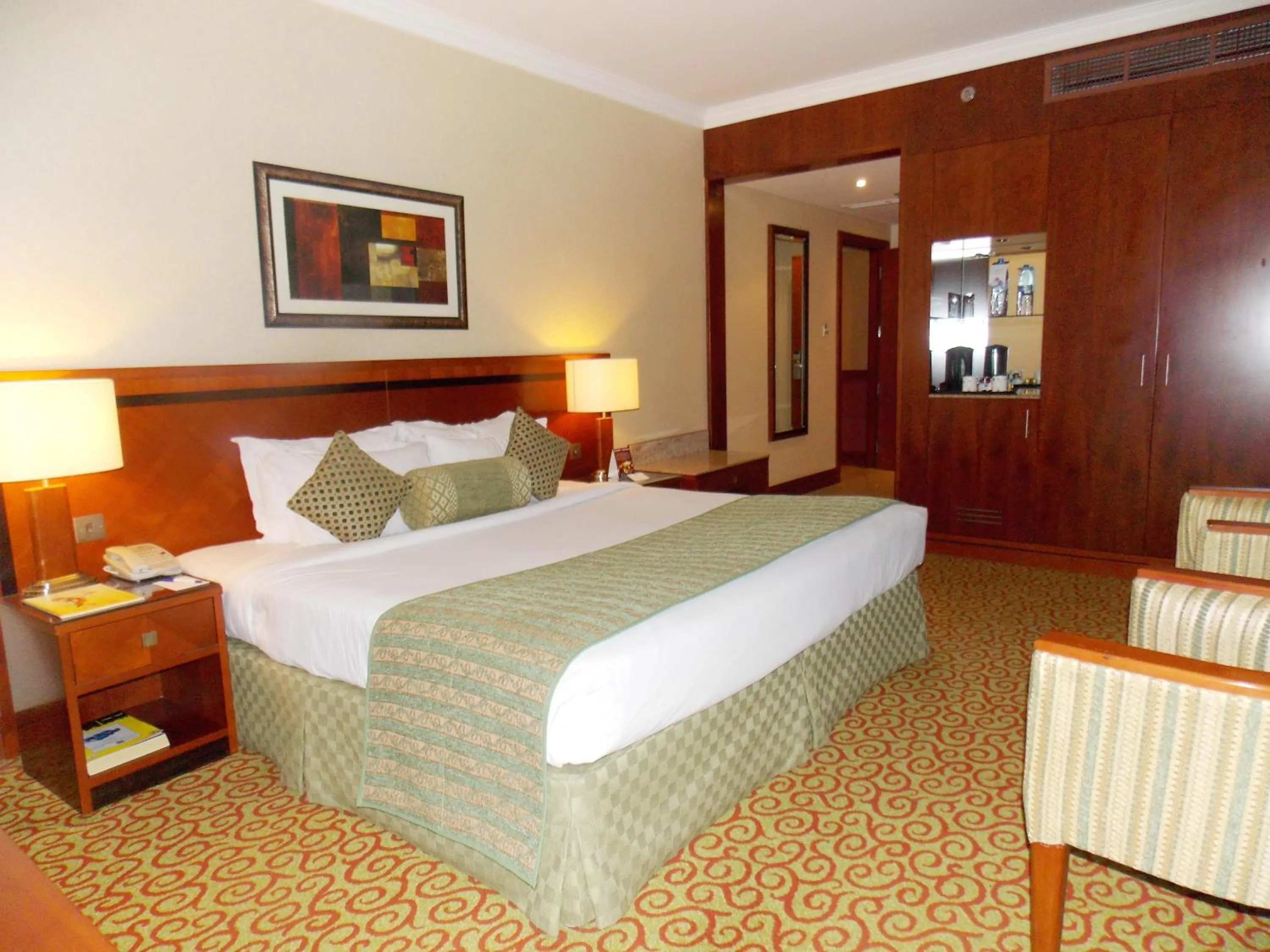Bedroom, Bed in Ramee Royal Hotel