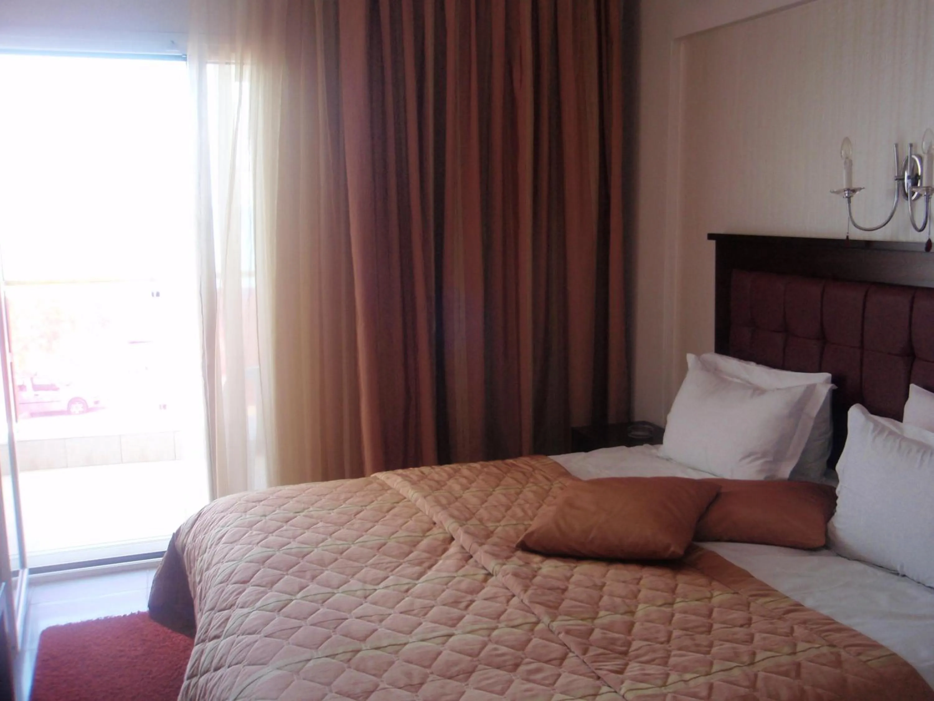 Day, Bed in Hotel Pithari