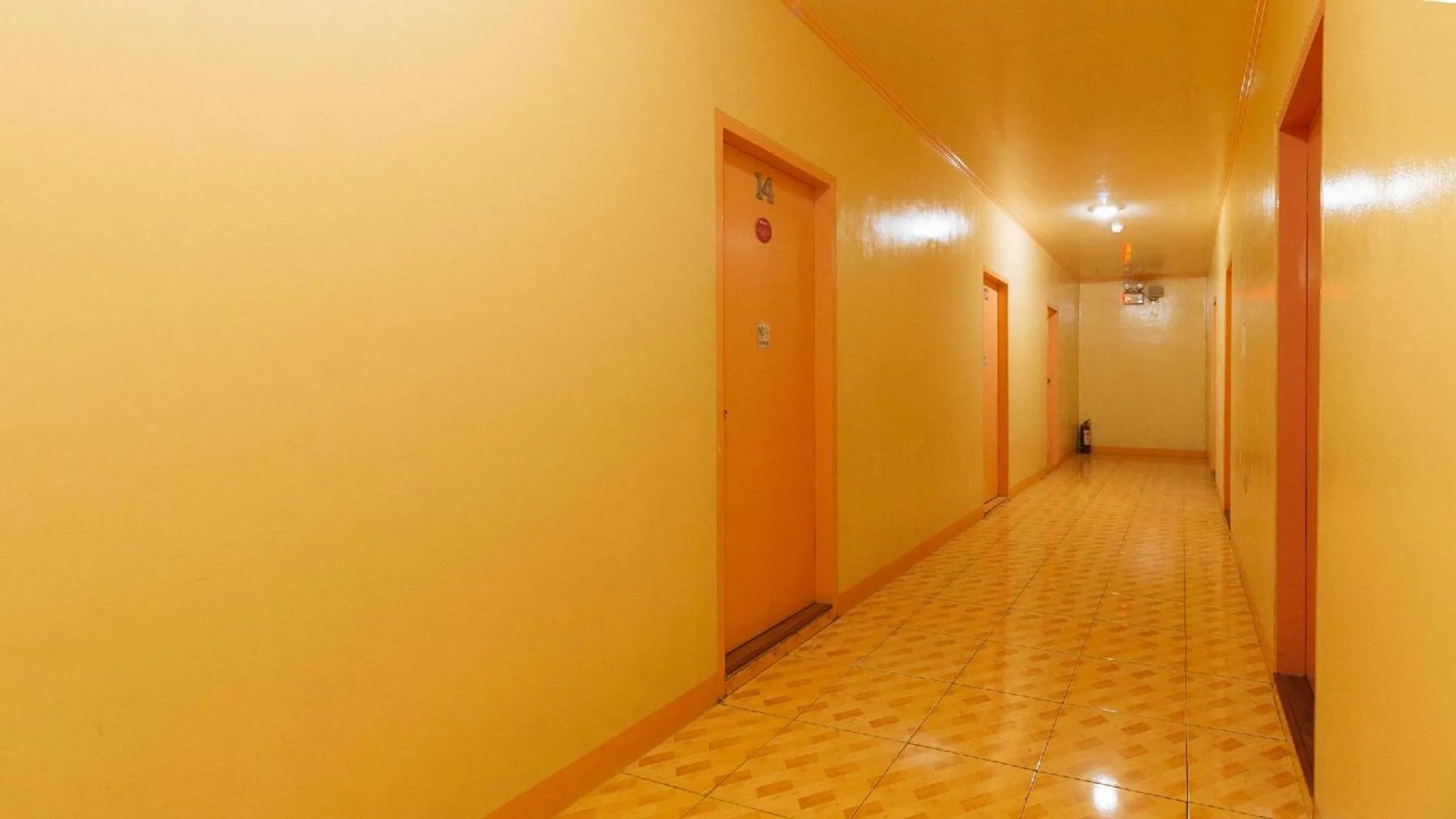 Area and facilities in RedDoorz near SM Batangas City