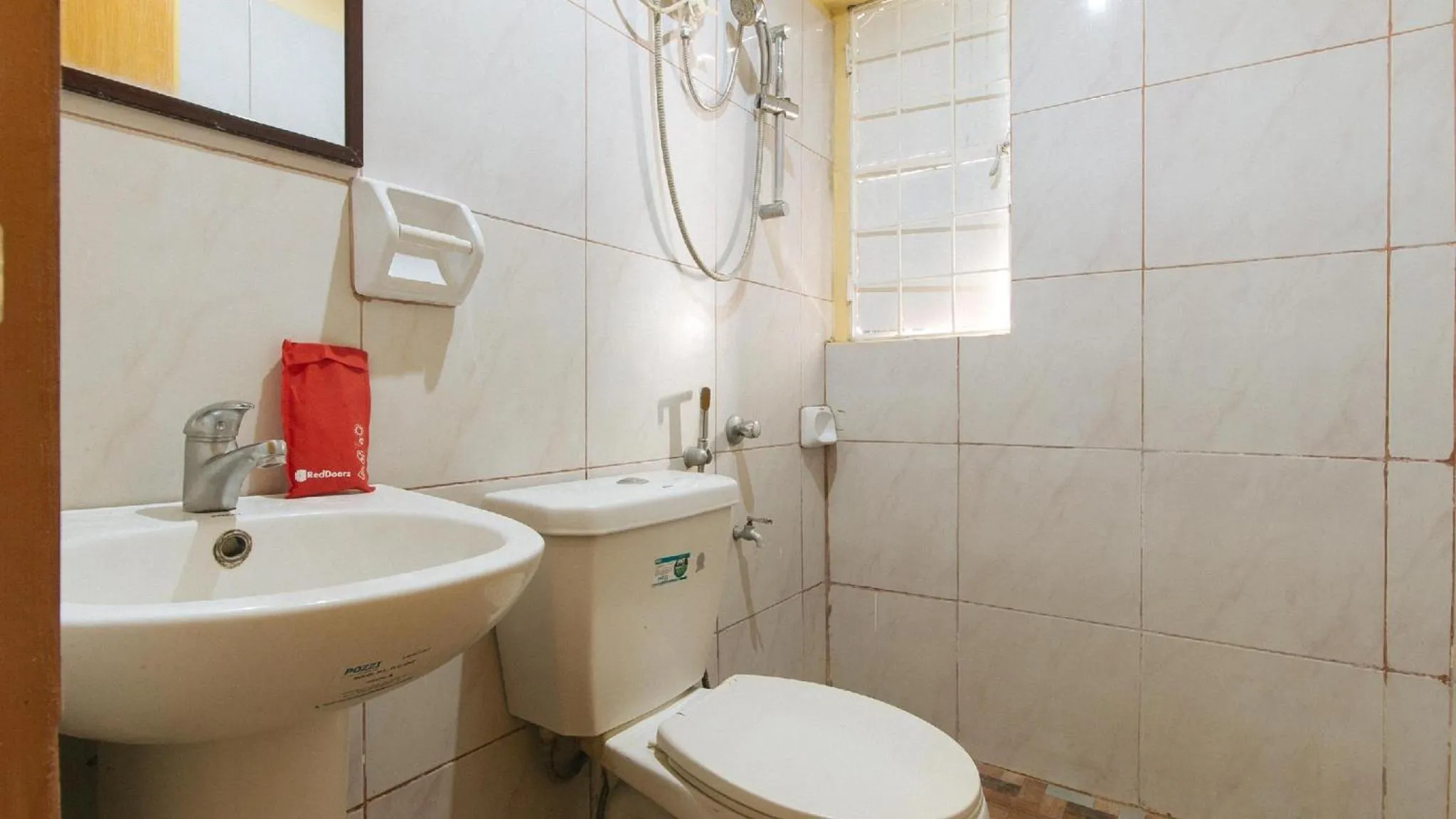 Shower in RedDoorz near SM Batangas City