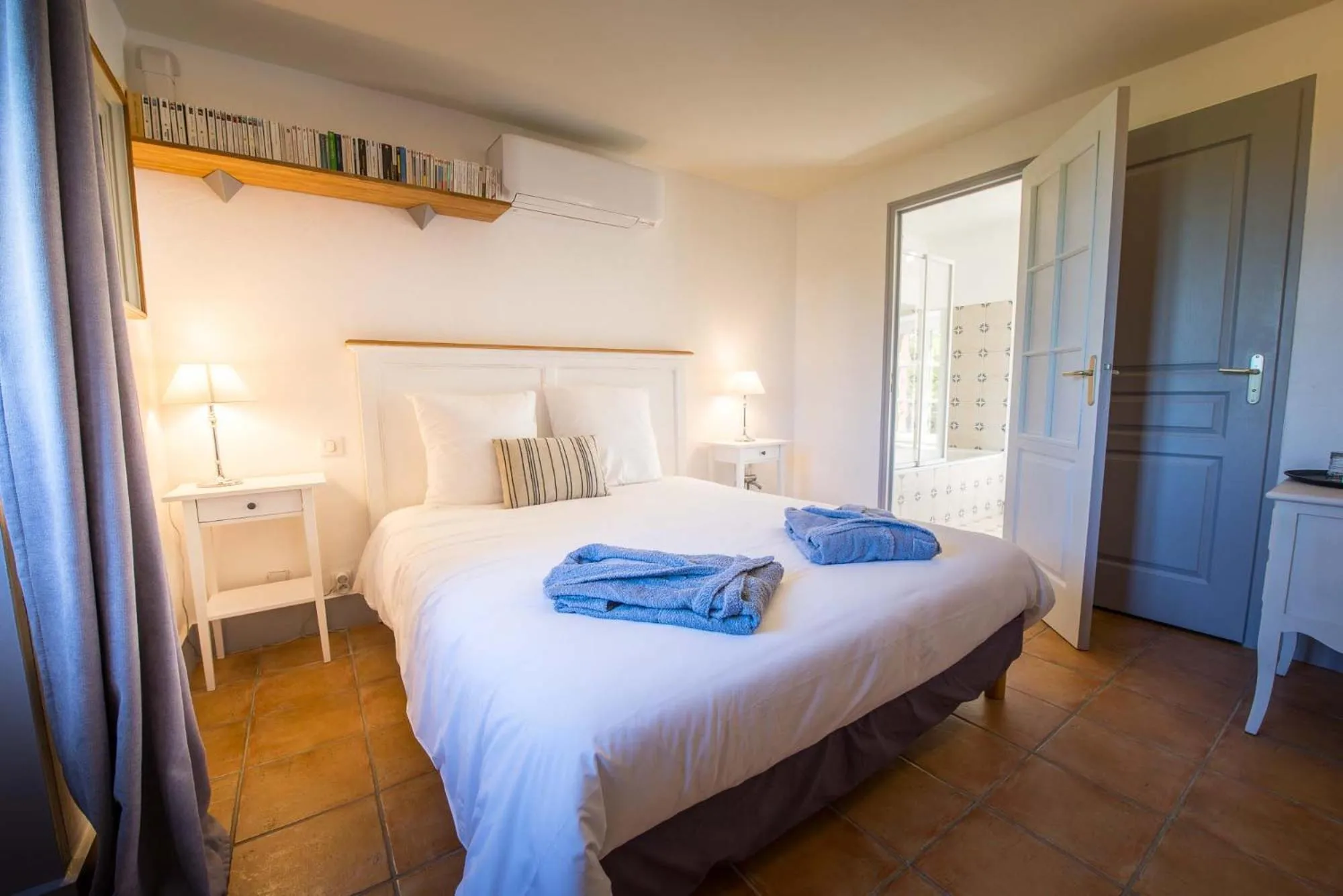 Bed in La Demeure de Cybèle - Gite de charme pour 10 personnes en Drôme Provençale