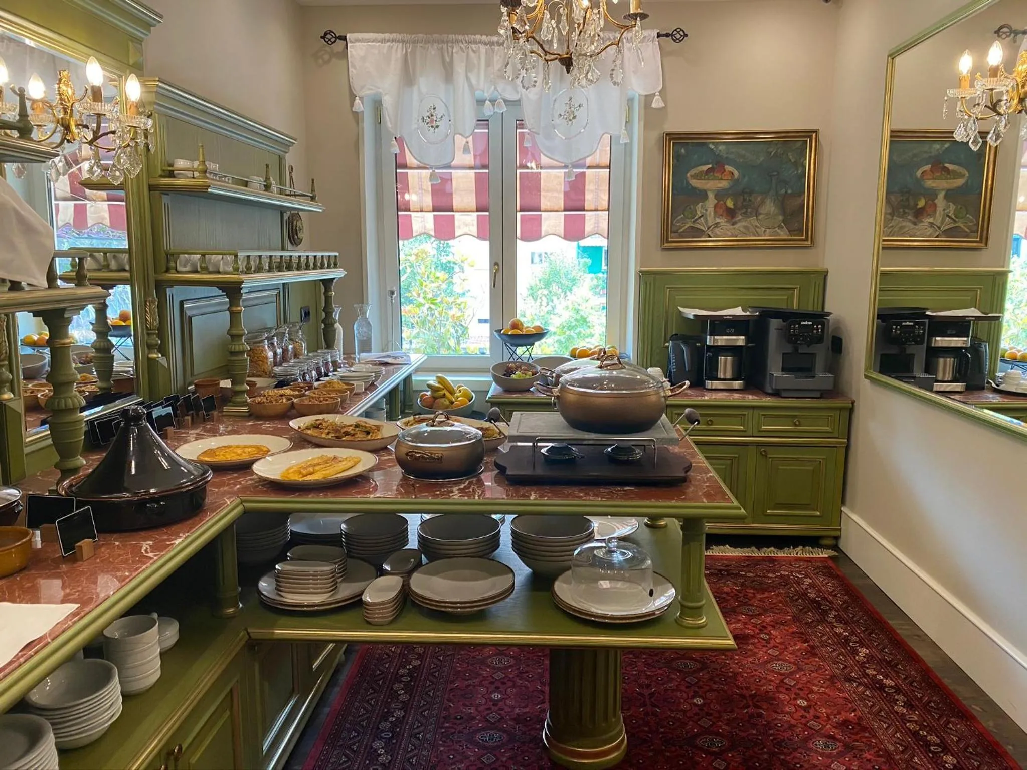 Restaurant/places to eat in Ebel Boutique Hotel