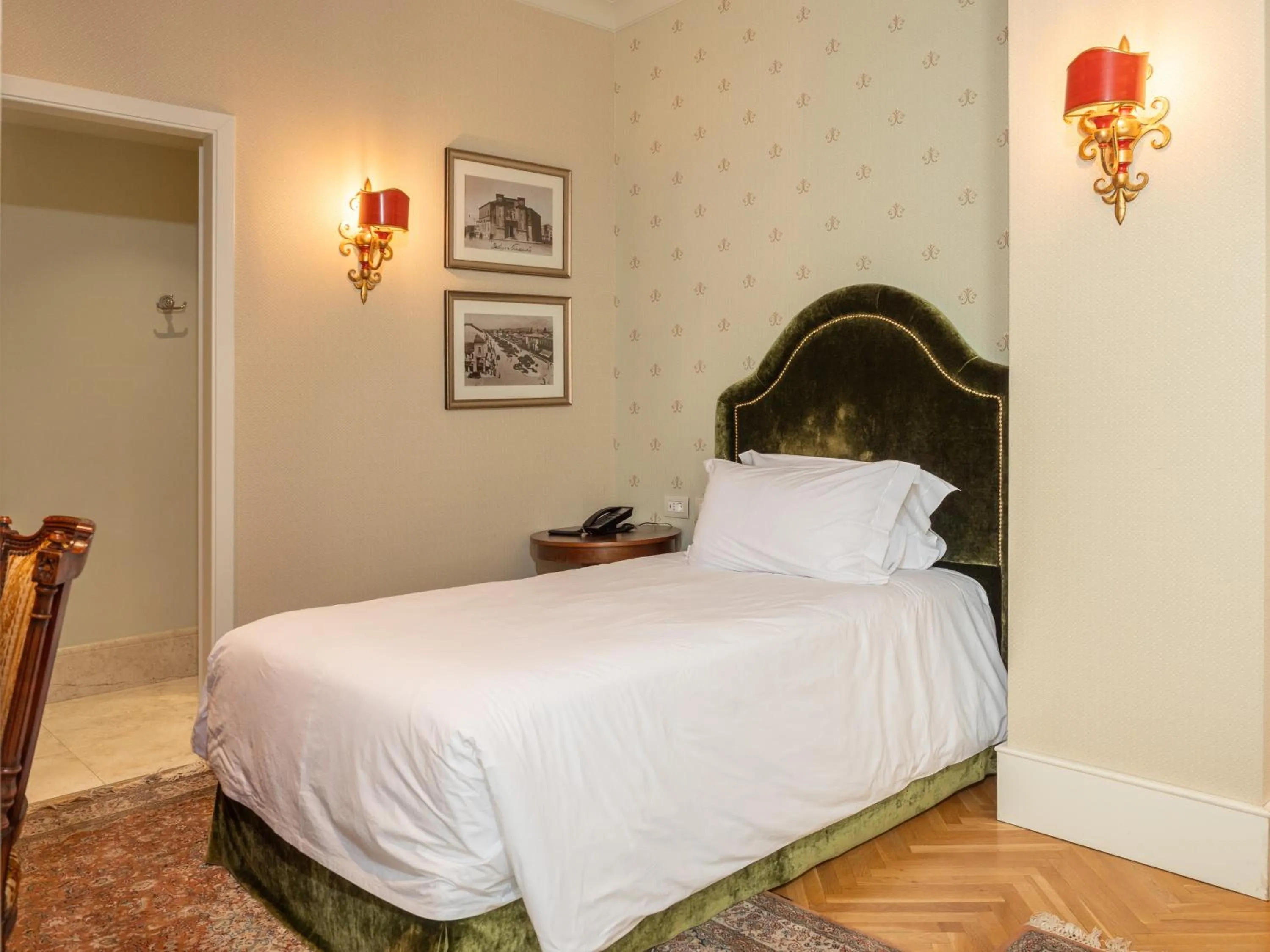 Photo of the whole room, Bed in Ebel Boutique Hotel