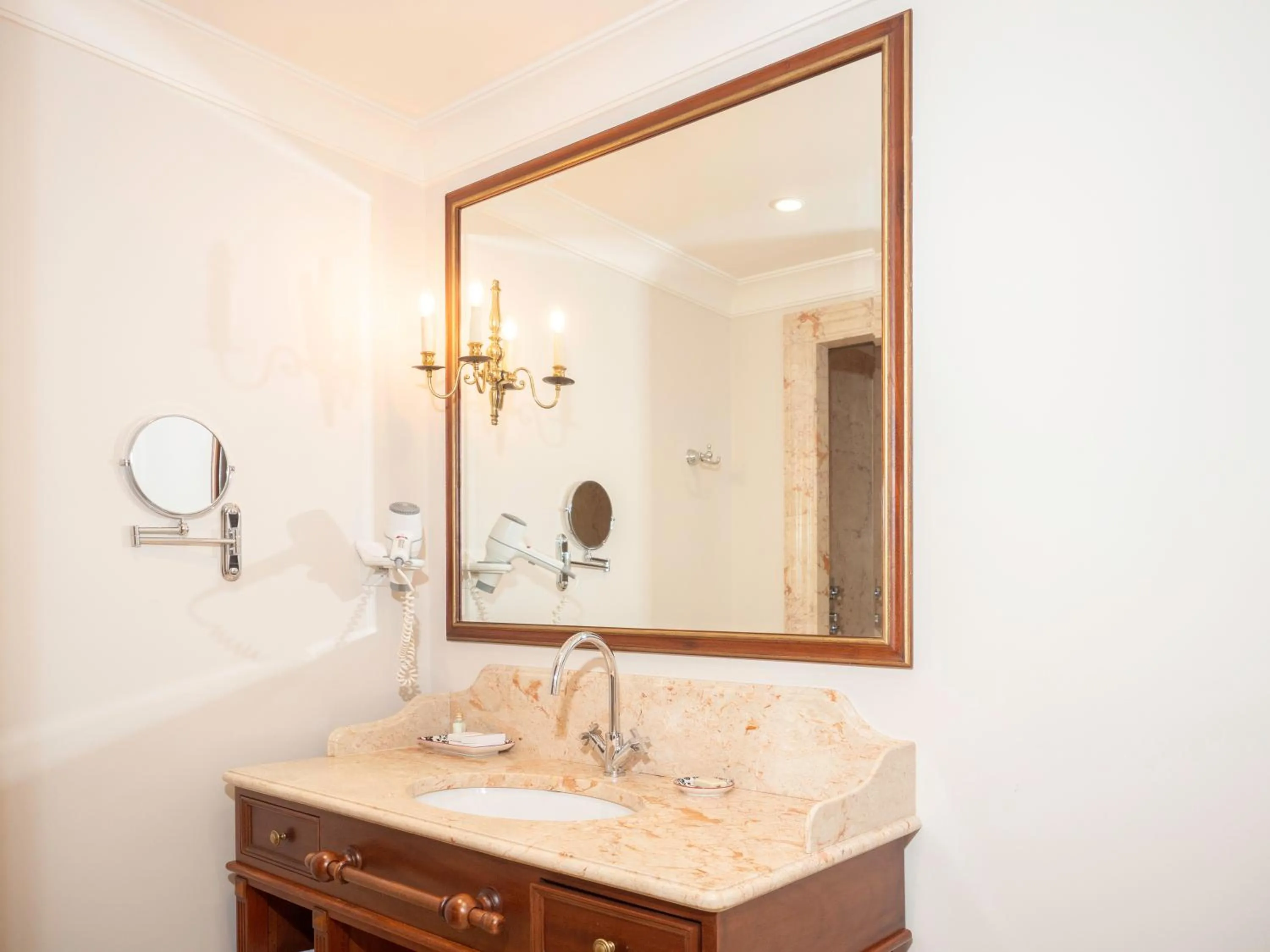 Bathroom in Ebel Boutique Hotel