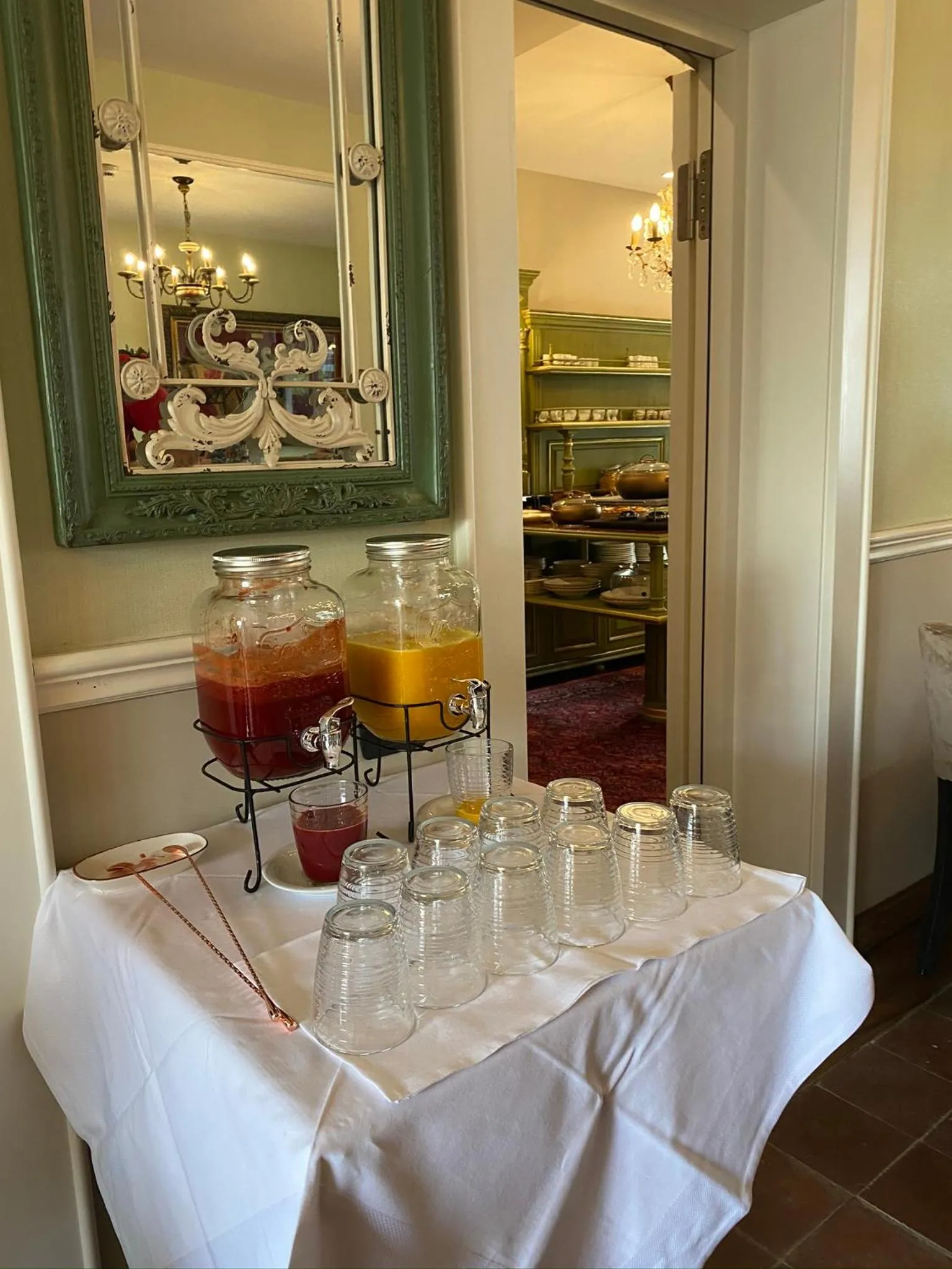 Restaurant/places to eat in Ebel Boutique Hotel