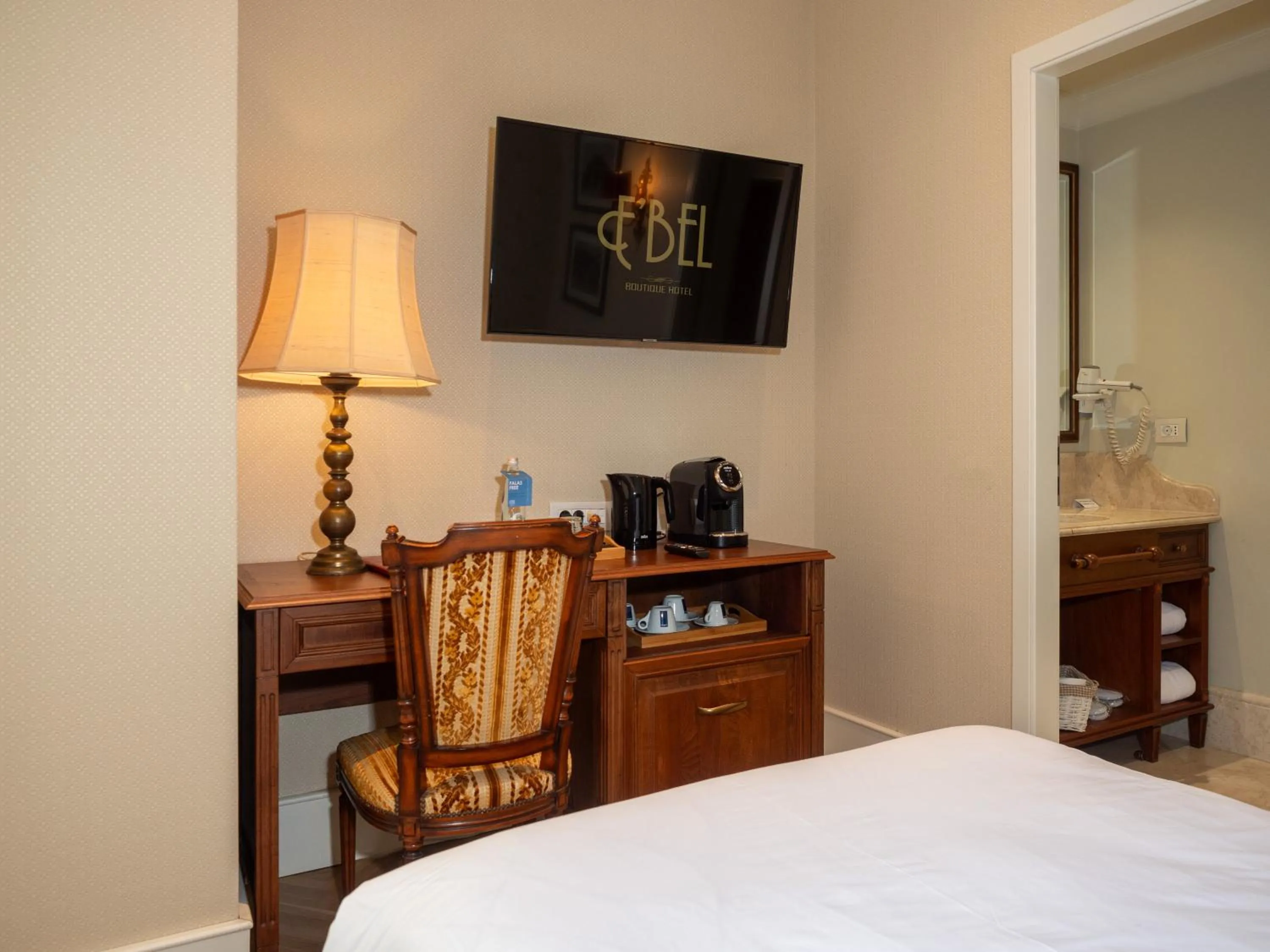 TV and multimedia, Bed in Ebel Boutique Hotel