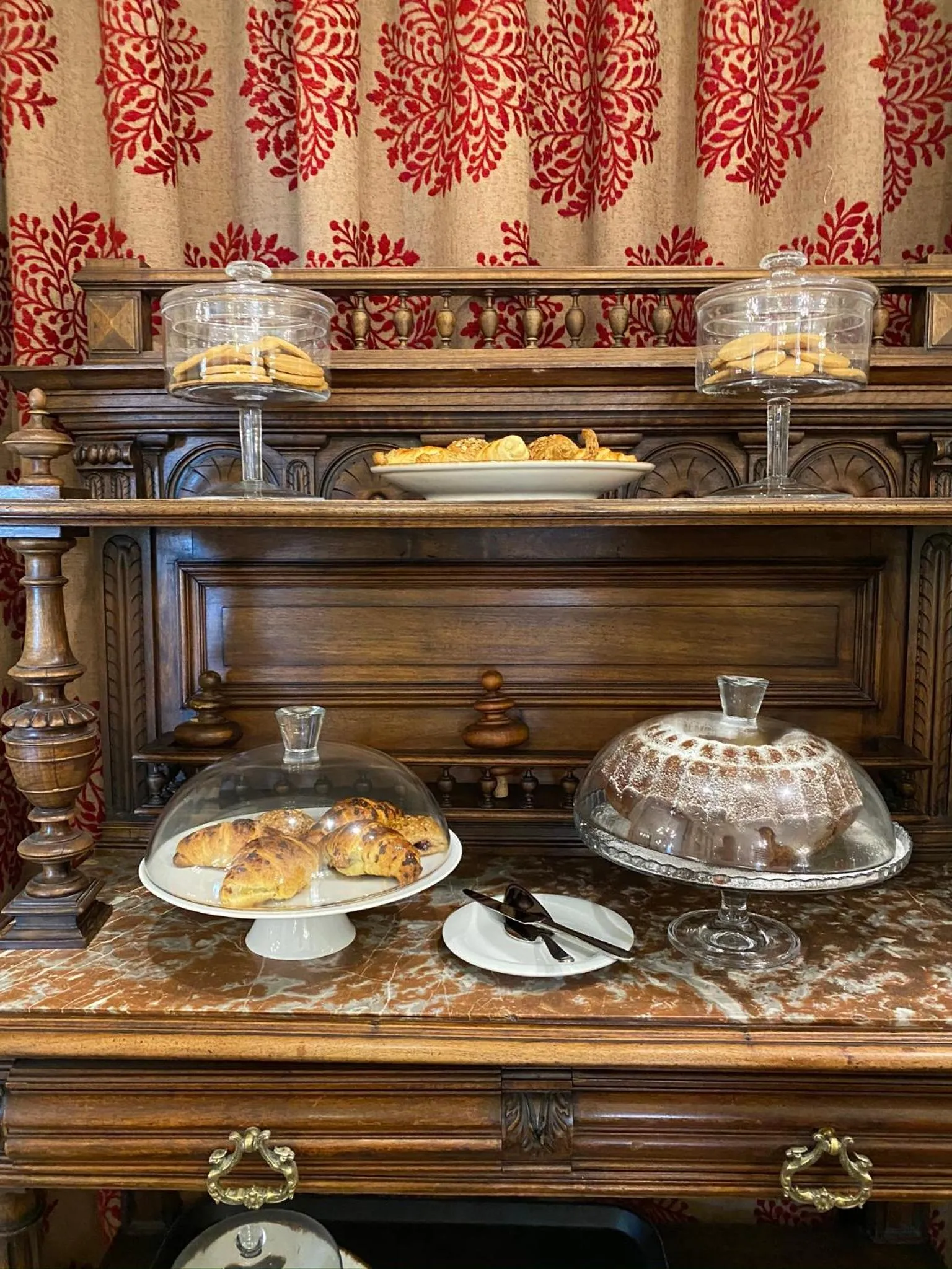 Restaurant/places to eat in Ebel Boutique Hotel