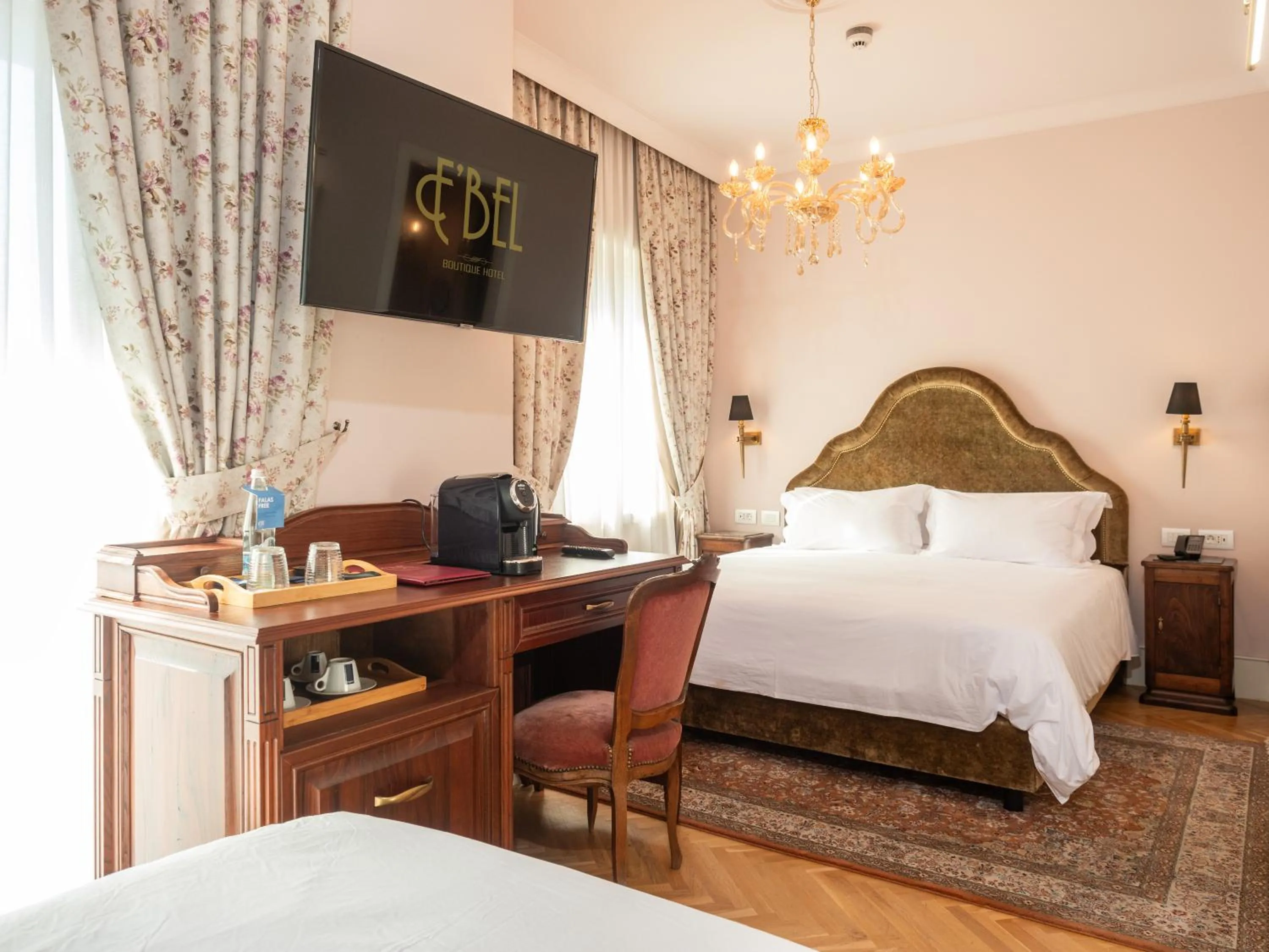 TV and multimedia, Bed in Ebel Boutique Hotel