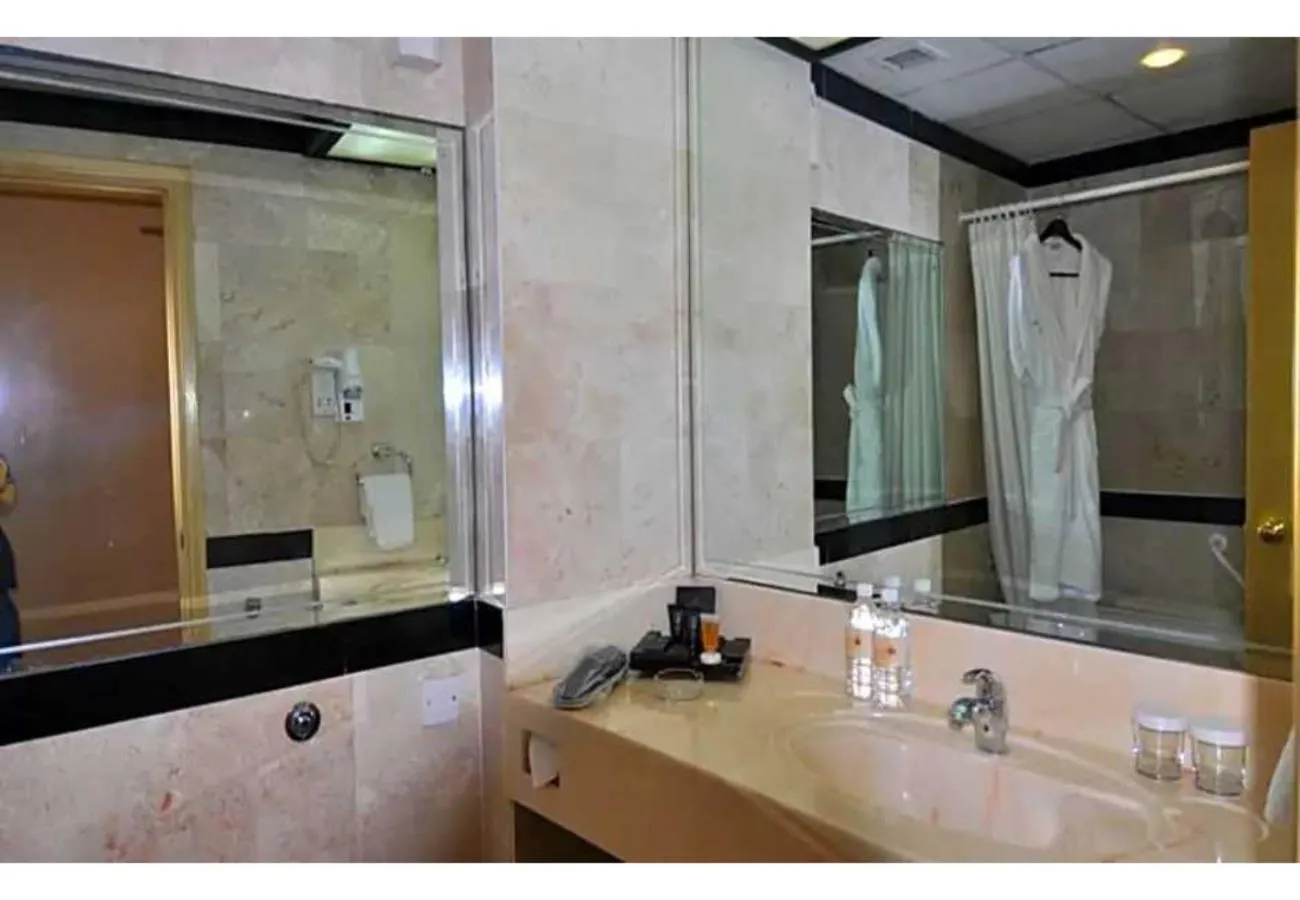 Bathroom in Palette Luxury Marina View Formerly Happy Days Hotel