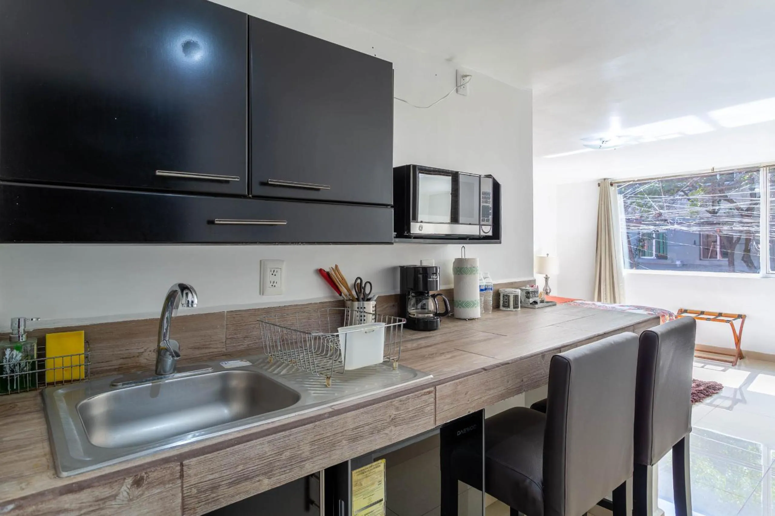 Coffee/tea facilities in Suites 259 Condesa