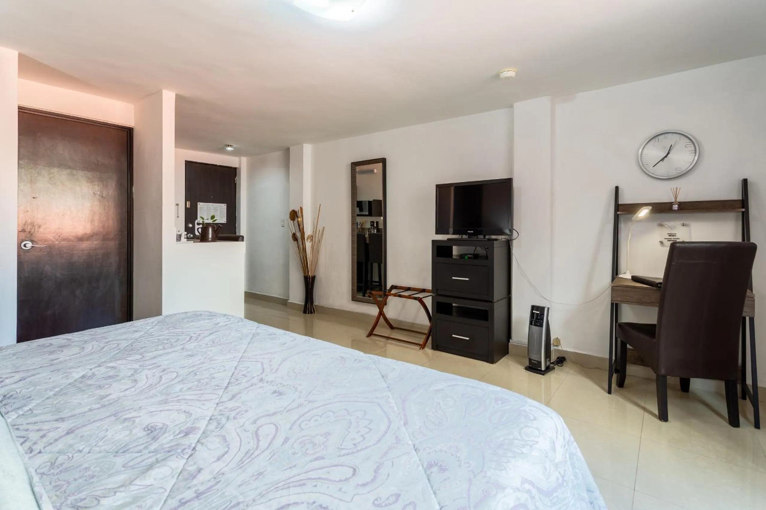 Toilet, Bed in Suites 259 Condesa