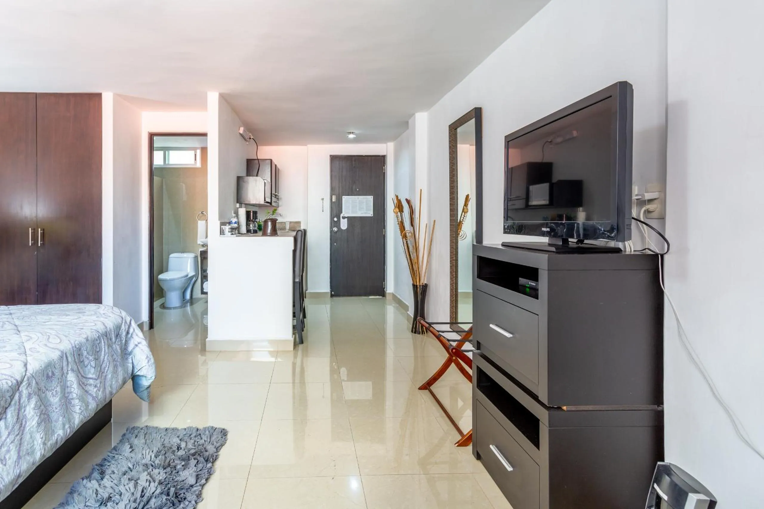 Toilet, Bed in Suites 259 Condesa