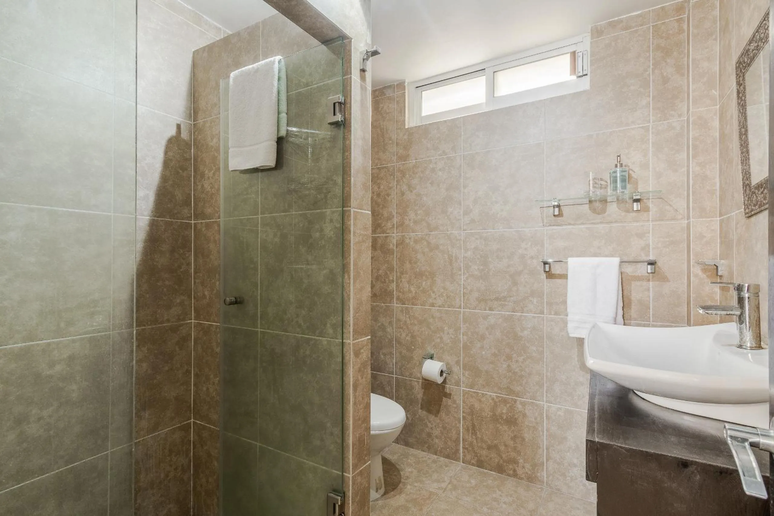 Shower in Suites 259 Condesa