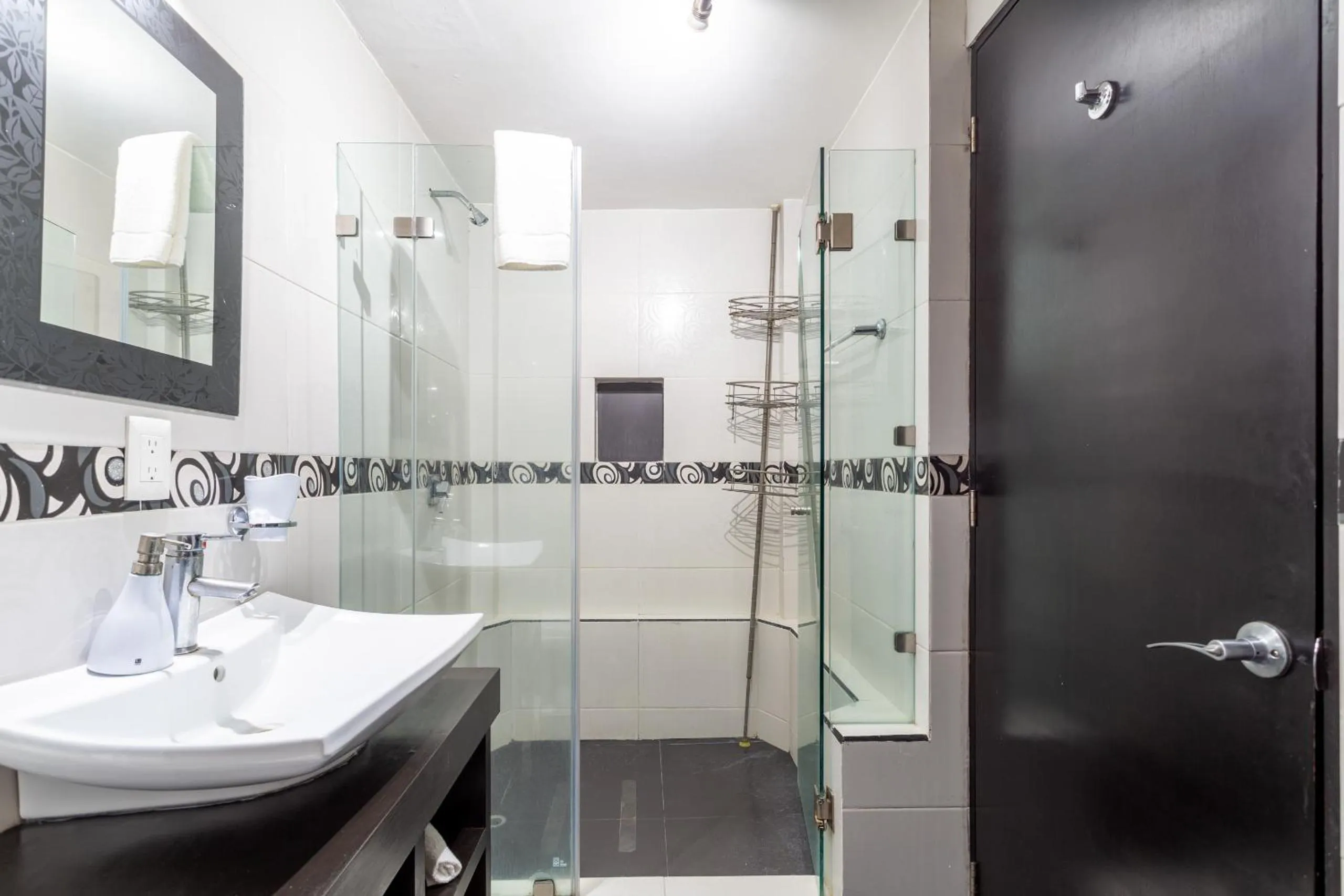 Shower in Suites 259 Condesa
