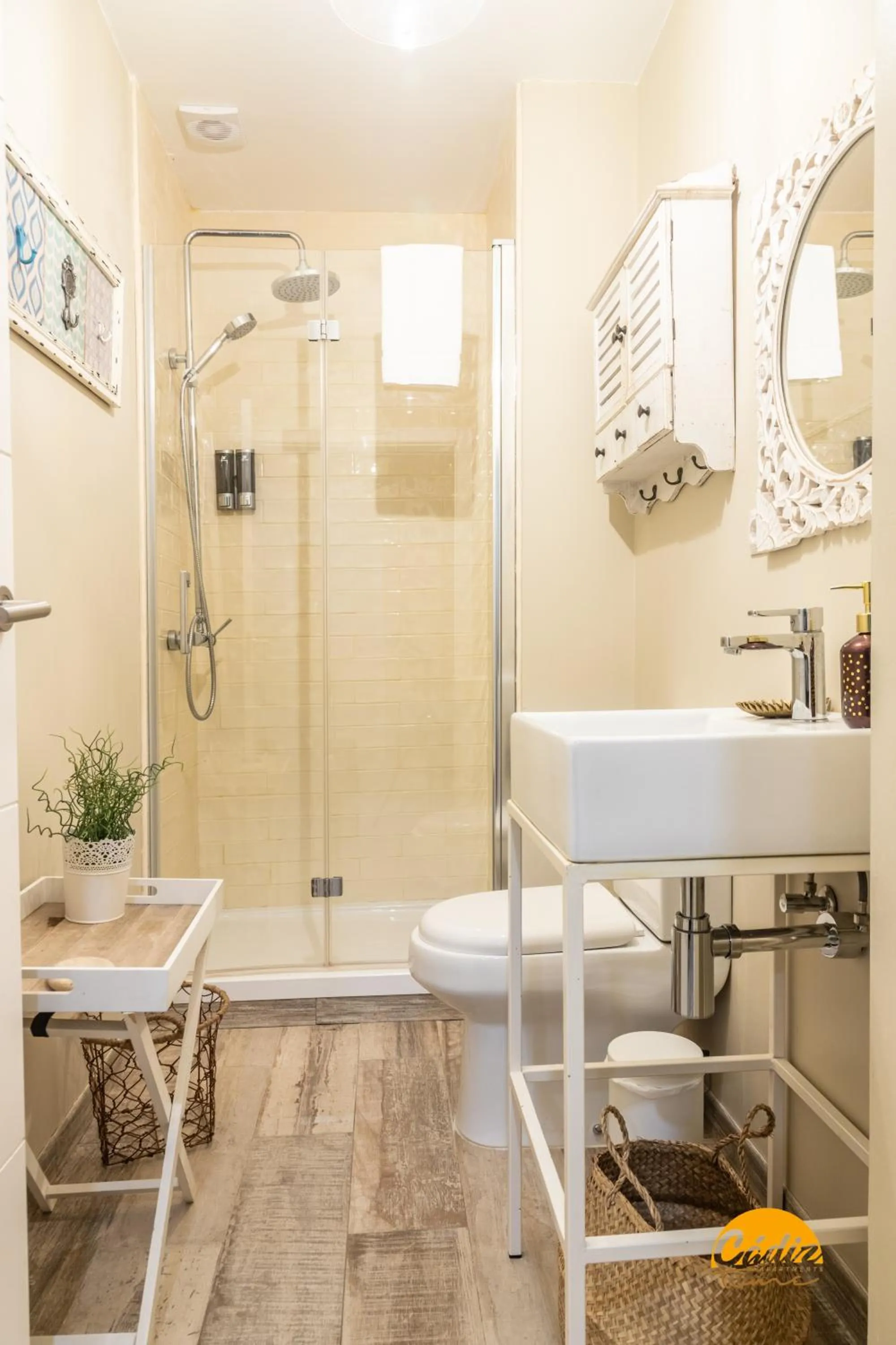 Shower in La Luz de Cadiz by Cadiz Time
