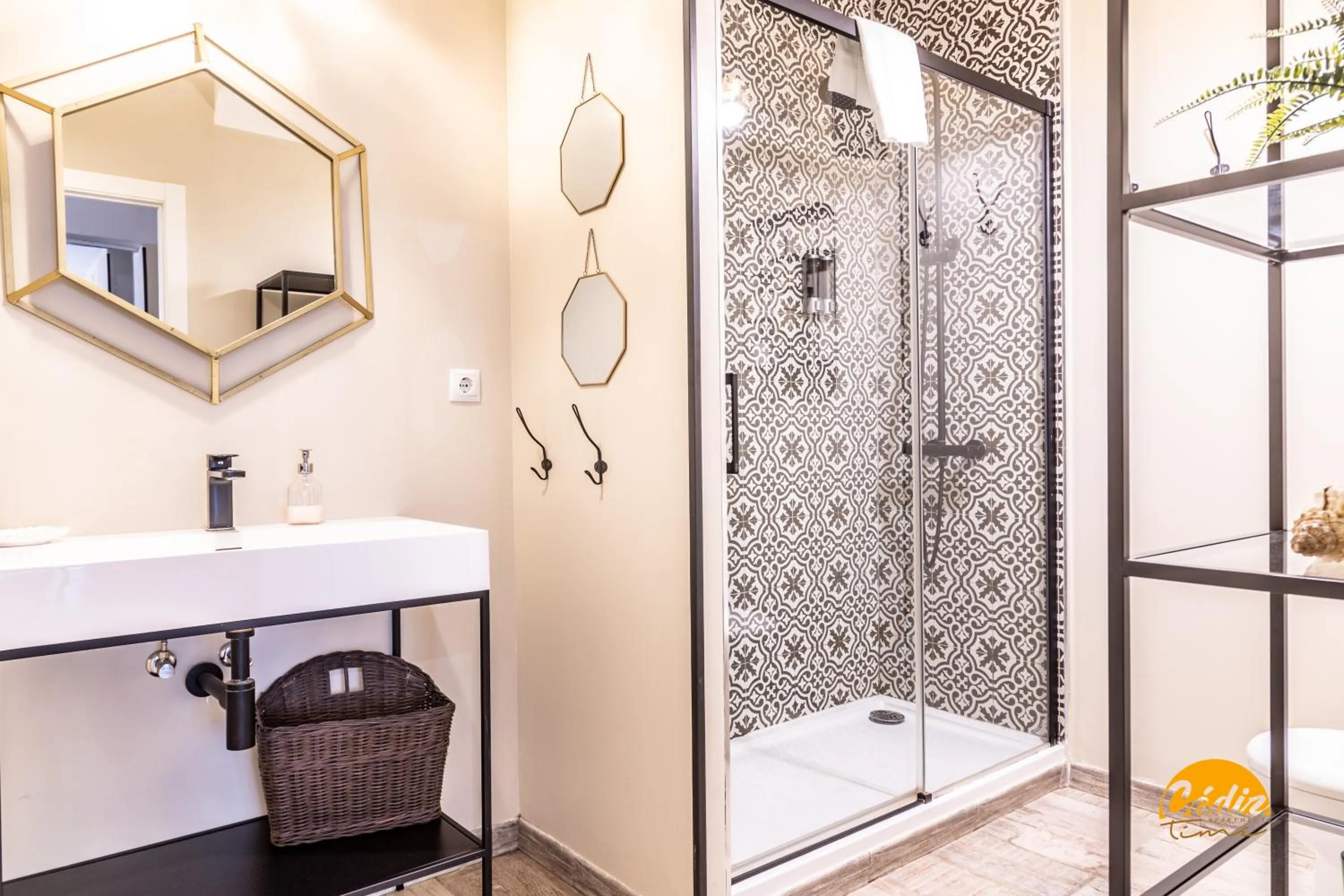 Shower in La Luz de Cadiz by Cadiz Time