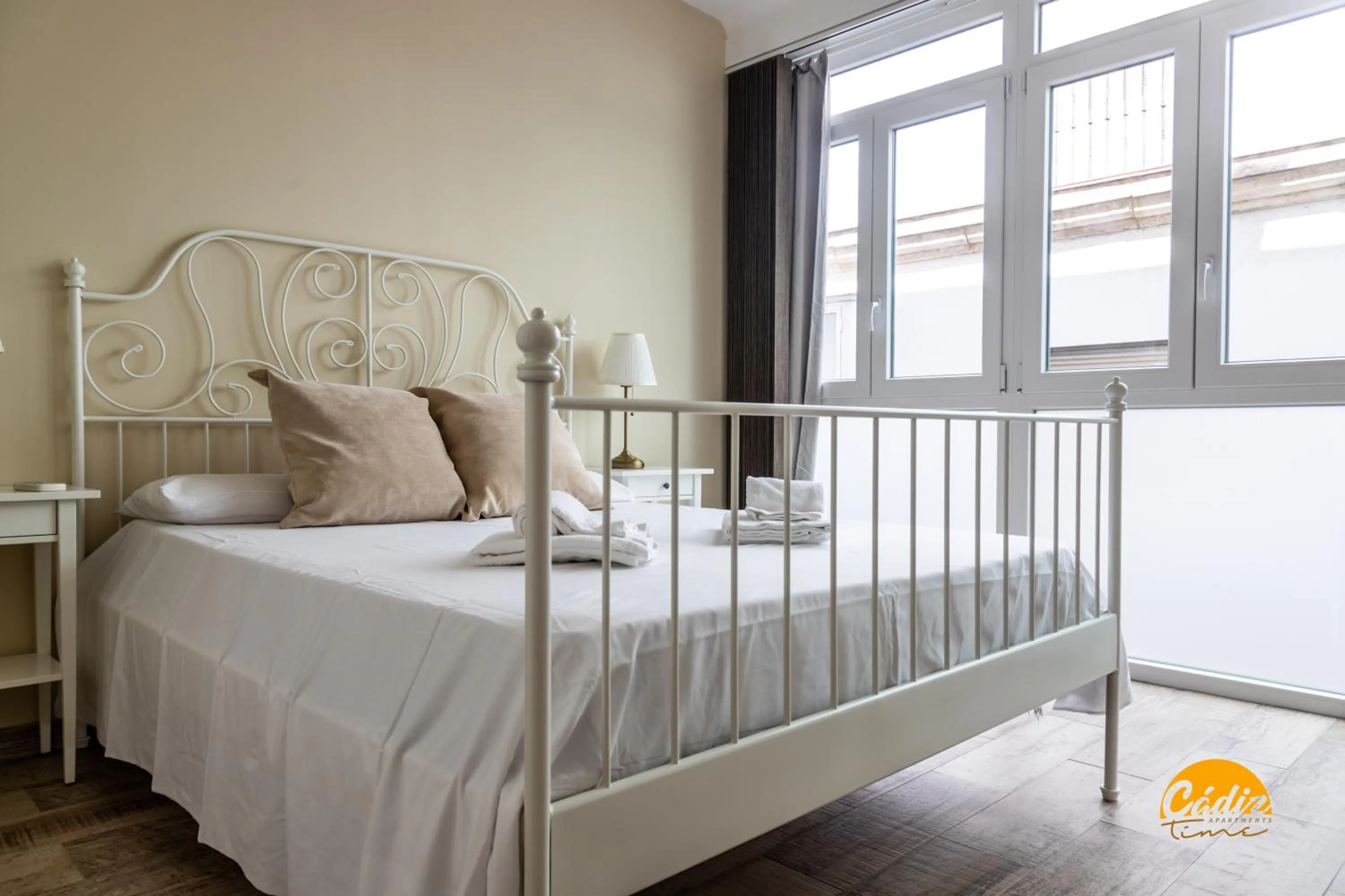 Bed in La Luz de Cadiz by Cadiz Time
