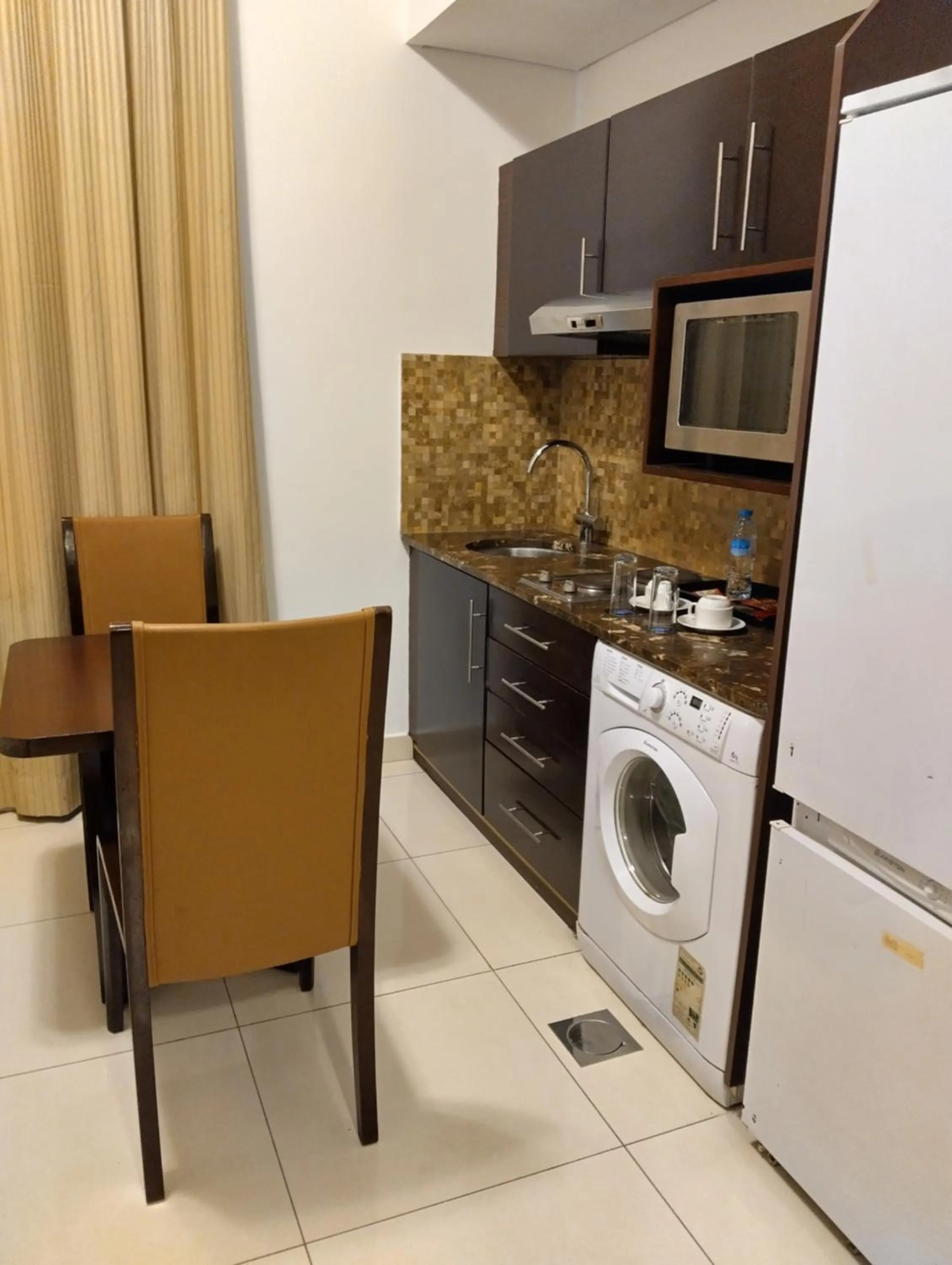 Kitchen or kitchenette in Tulip Creek Hotel Apartments