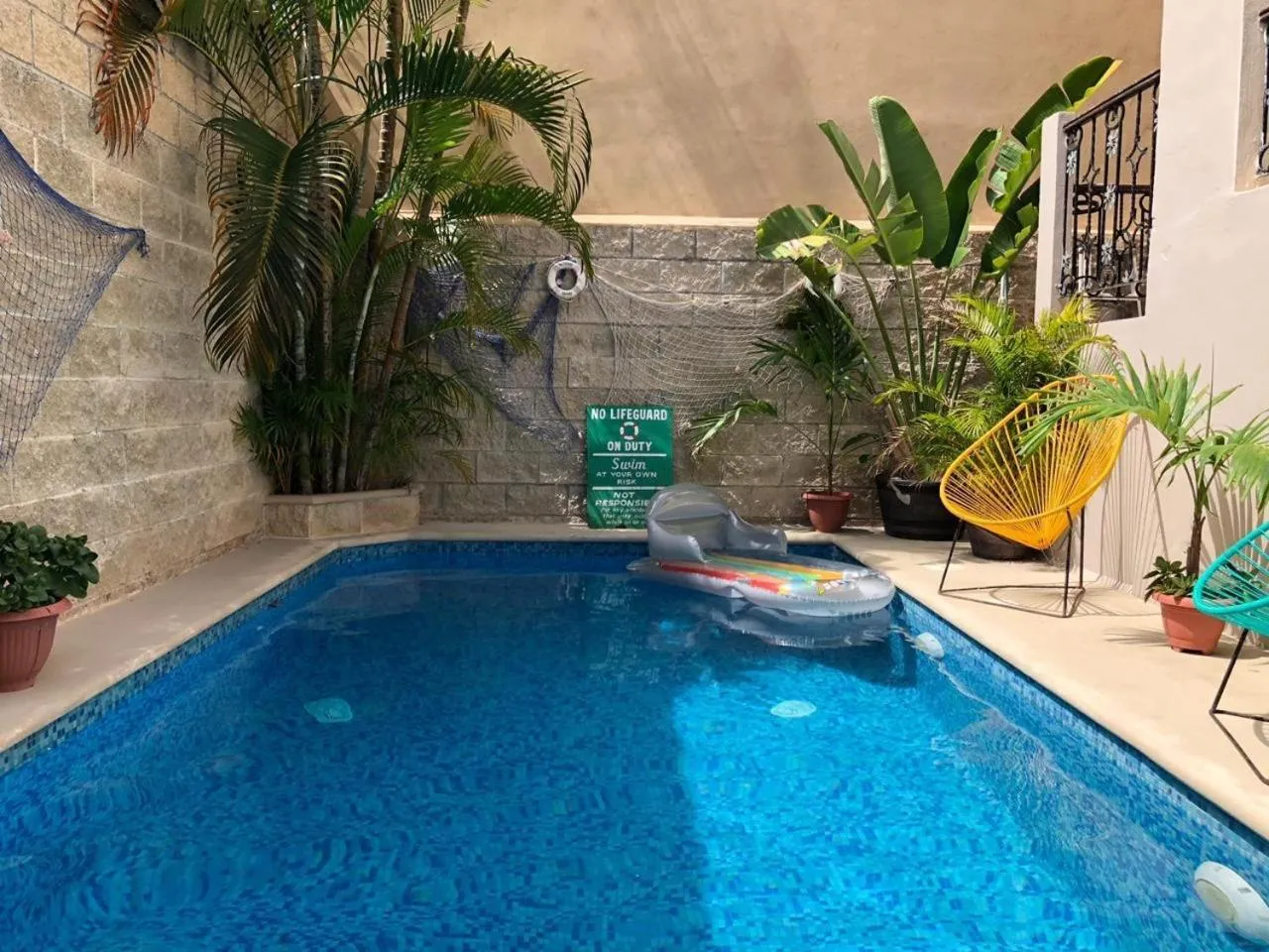 Swimming pool in Suites Fenicia