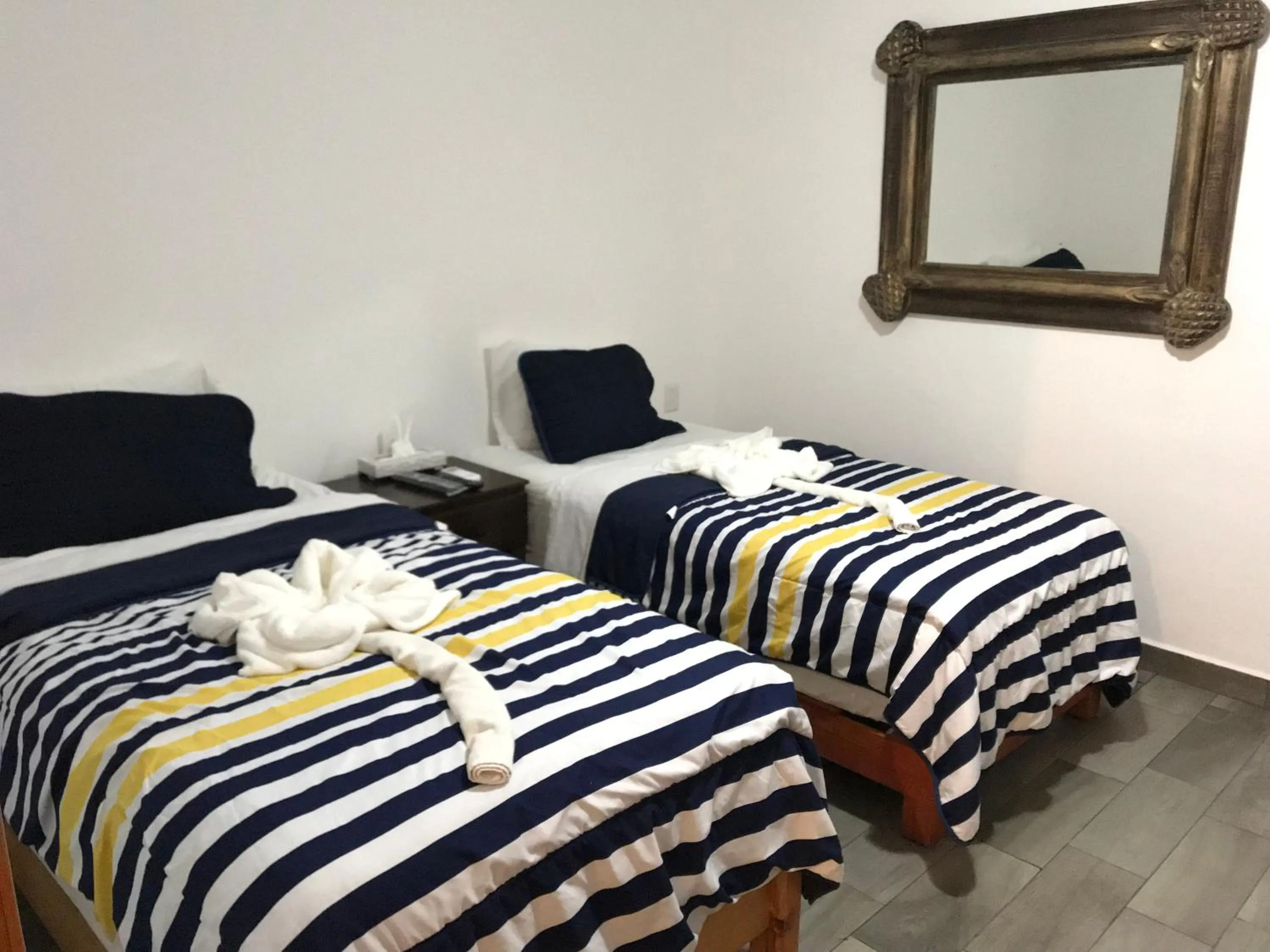 Photo of the whole room, Bed in Suites Fenicia