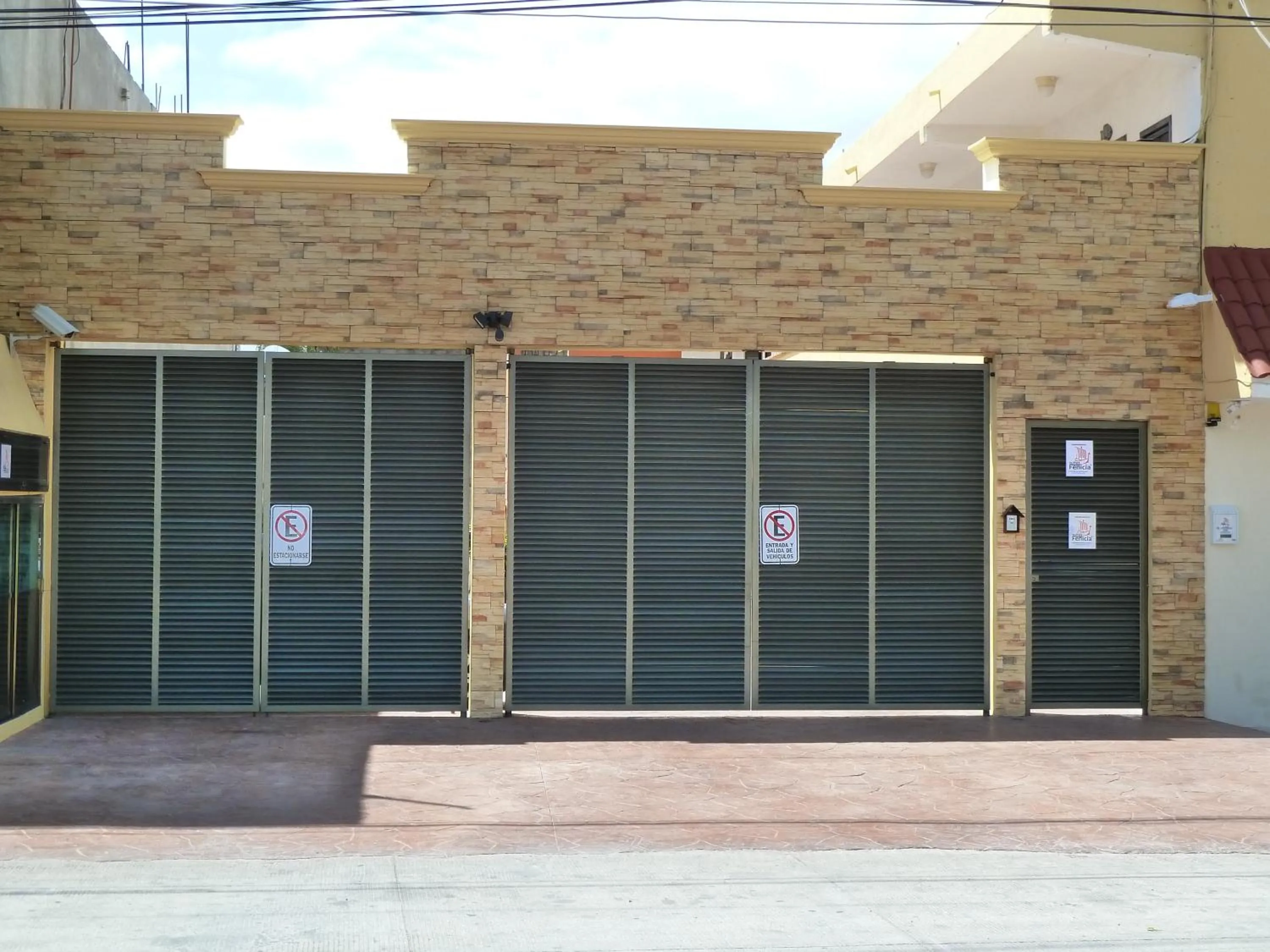 Facade/entrance in Suites Fenicia