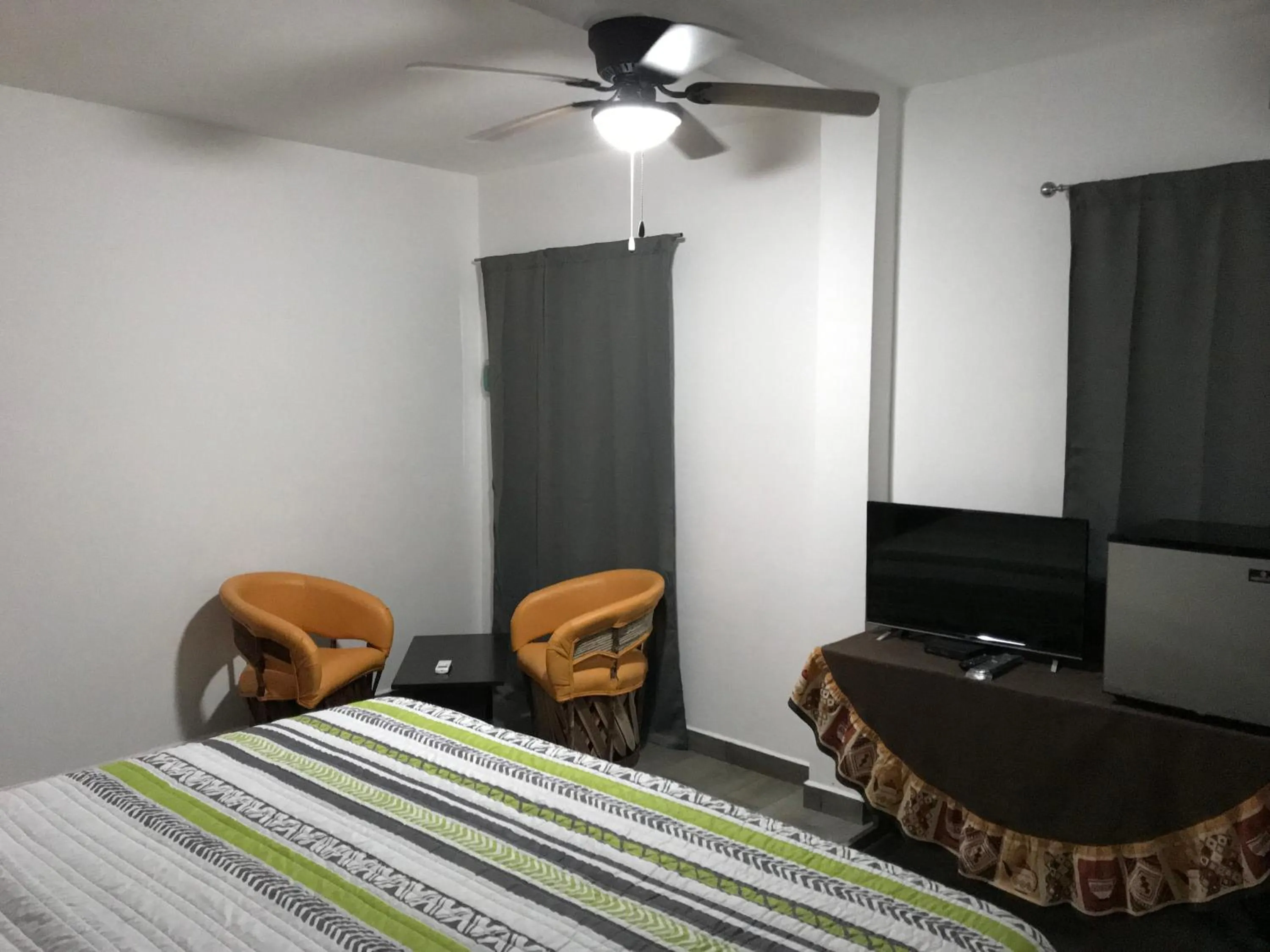 Photo of the whole room, Bed in Suites Fenicia