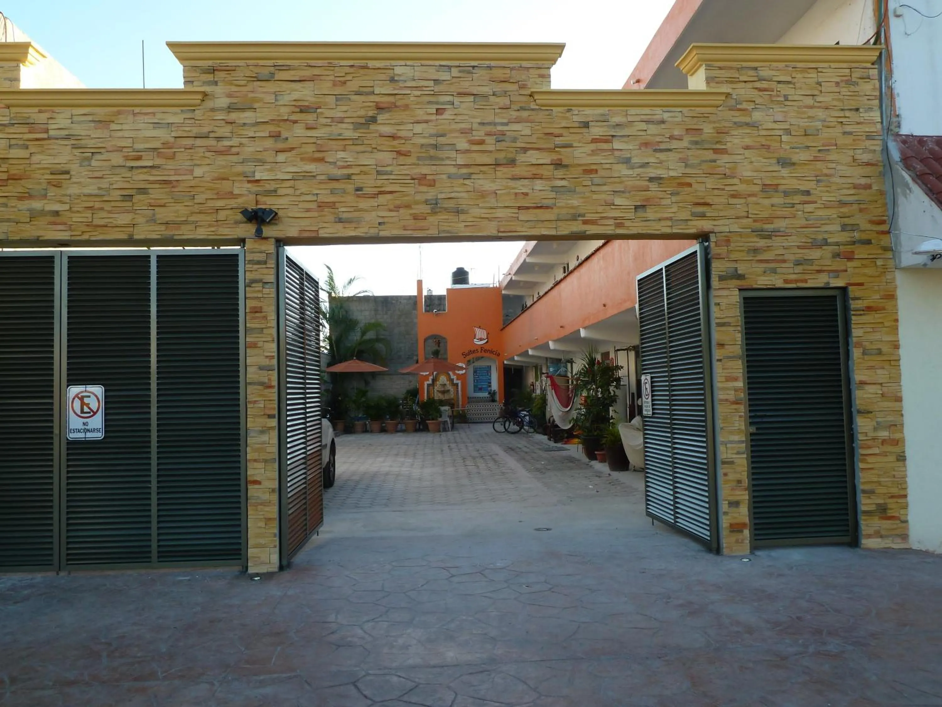 Facade/entrance in Suites Fenicia