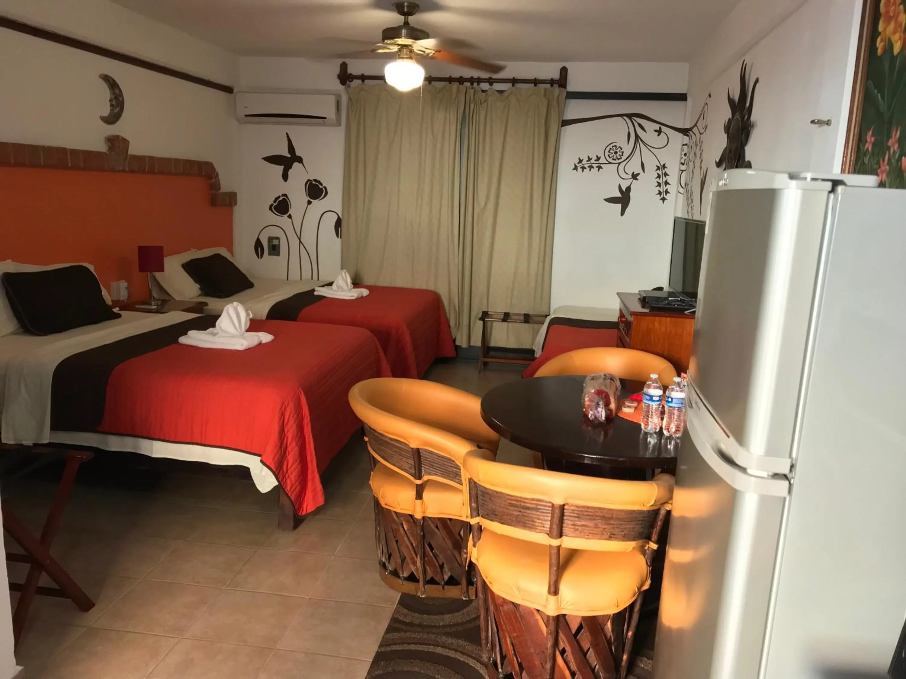 Photo of the whole room, Bed in Suites Fenicia